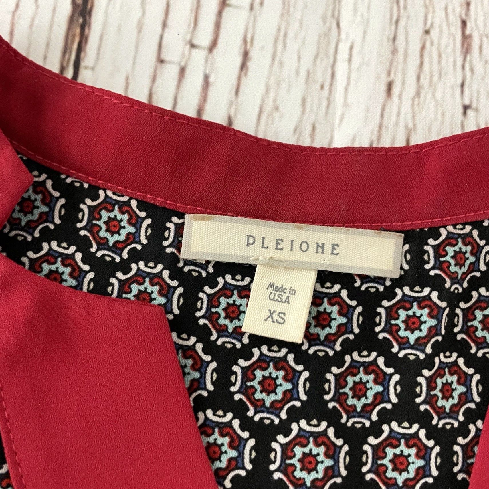 Vintage VINTAGE Pleione Sleeveless Blouse Women's XS Red Blue Geometric Top Shirt Size XS / US 0-2 / IT 36-38 - 2 Thumbnail