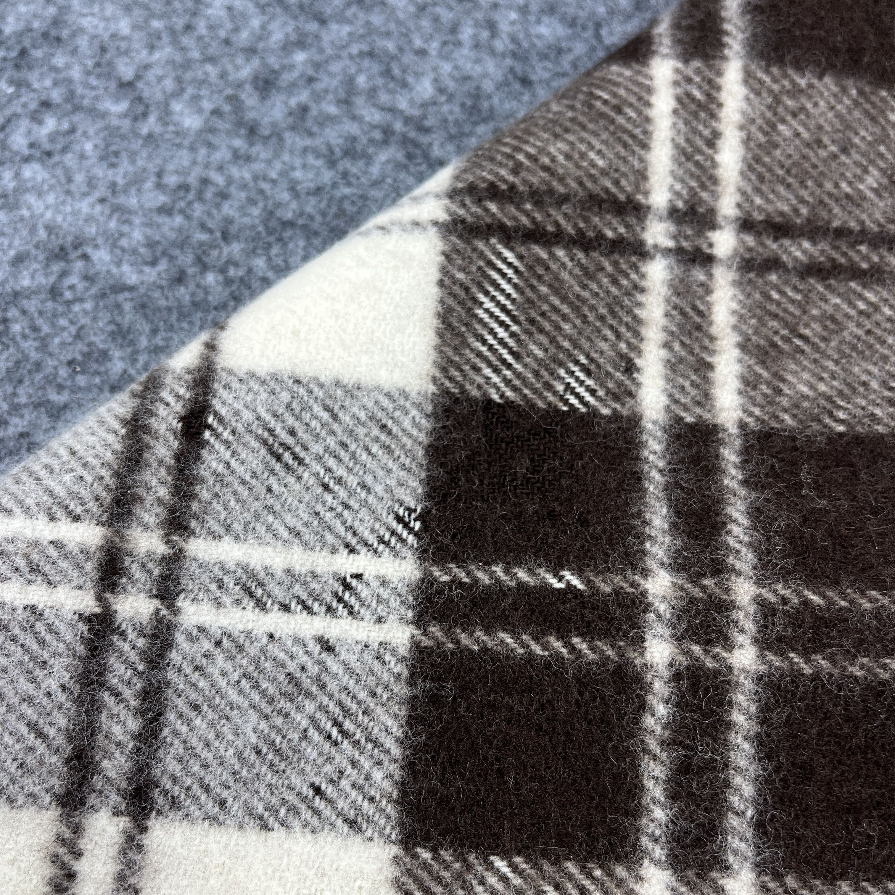 Johnstons Of Elgin Johnstons Of Elgin Scarf / Muffler / Neckwear T1541 Size ONE SIZE - 8 Thumbnail