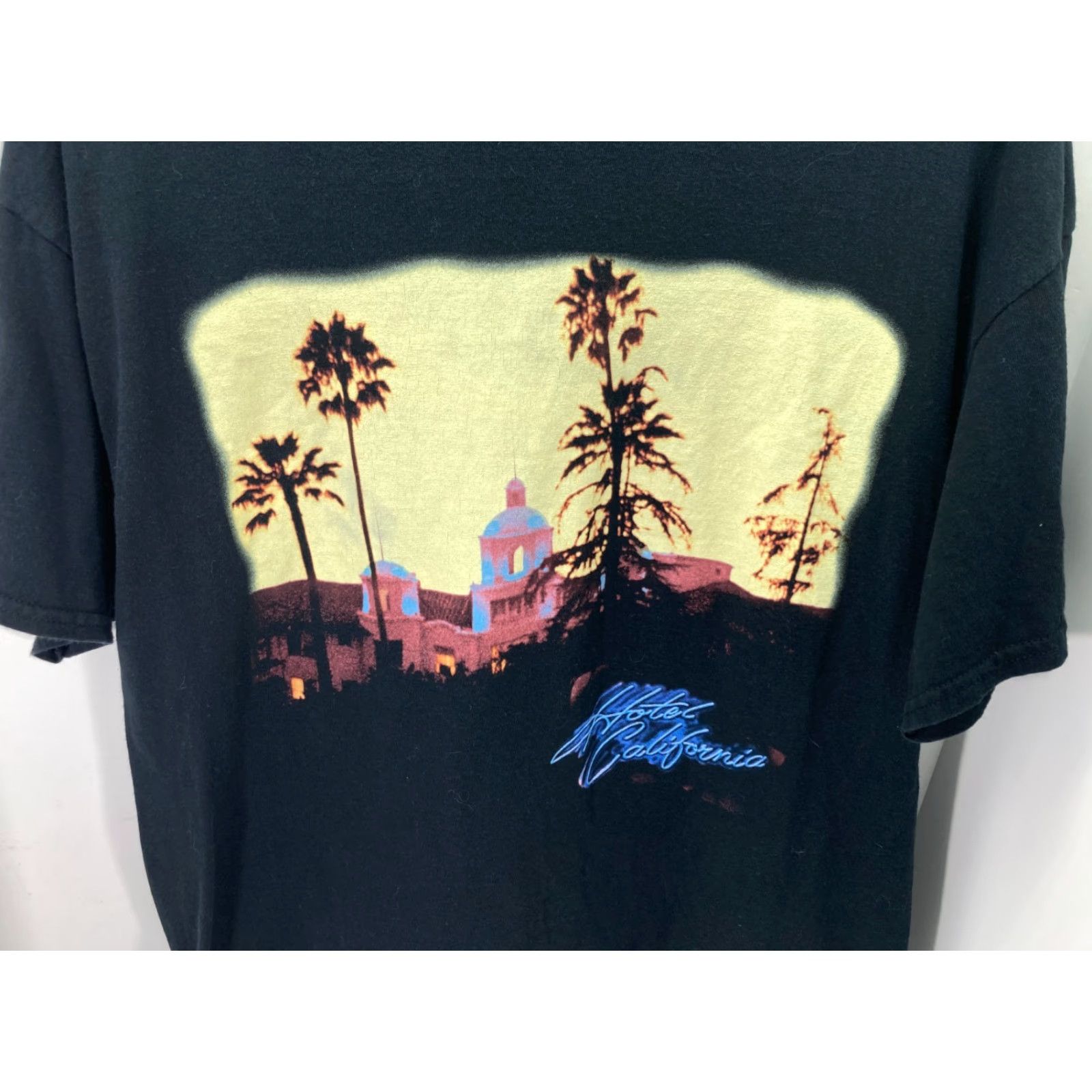 Gildan VINTAGE The Eagles Hotel California Concert T-Shirt Mens S Black Graphic Gildan Cotton Size US S / EU 44-46 / 1 - 4 Thumbnail