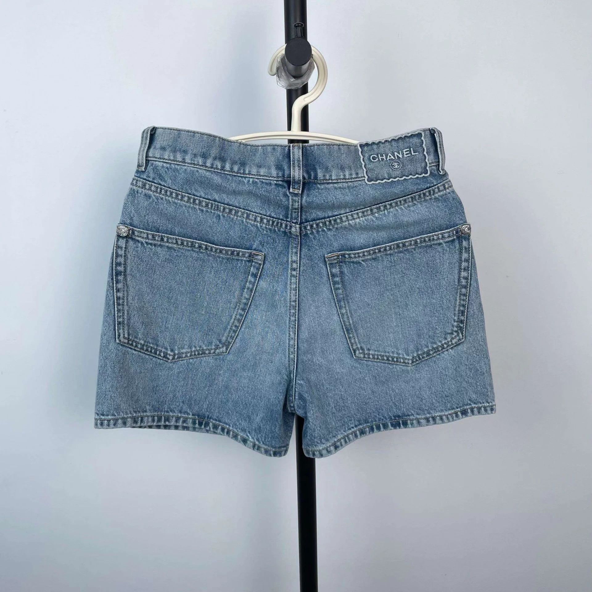 Chanel Chanel 25M Mcoco Beach Denim Short 34 A Grade Size 25" / US 0 / IT 36 - 2 Thumbnail