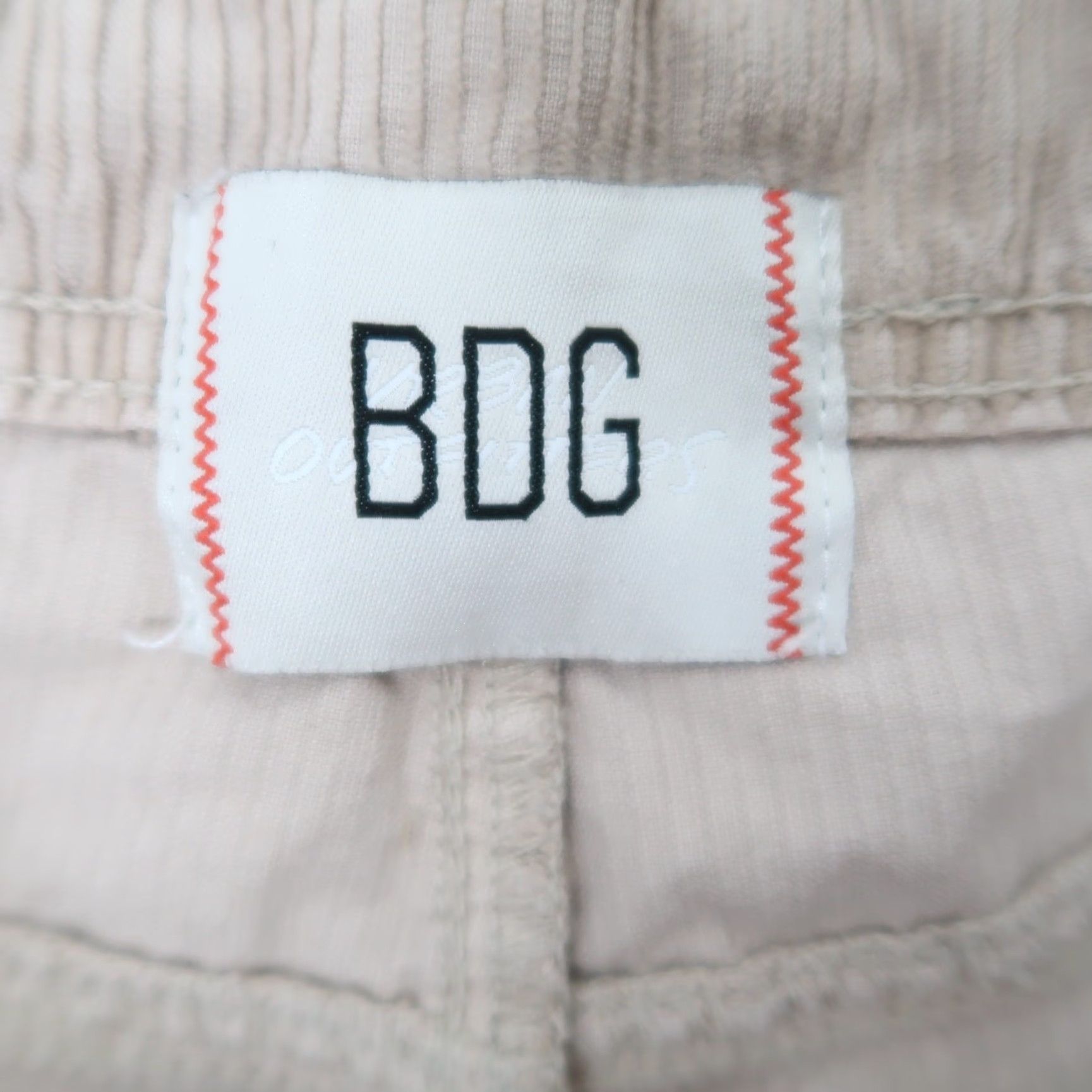 Bdg BDG Urban Outfitters cargo shorts Women 10 Cream Corduroy 100% Cotton High Rise Inseam 4.5 in Casual Size 32" / US 10 / IT 46 - 4 Thumbnail