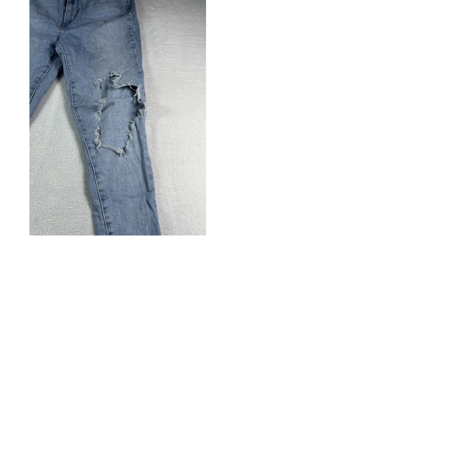 Levi's VINTAGE? No. Levi’s Jeans Women's 721 High Rise Skinny Light Blue Wash Distressed Size 27 Size 28" / US 6 / IT 42 - 9 Thumbnail