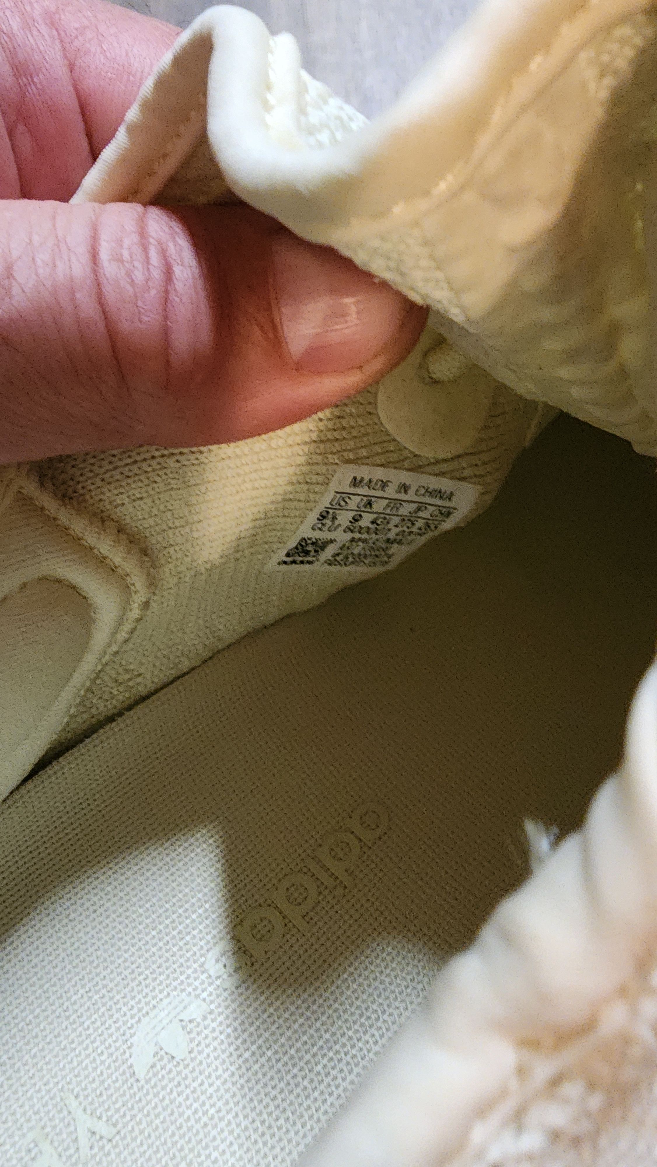 Adidas Yeezy 350 v2 butter Size US 9.5 / EU 42-43 - 6 Thumbnail