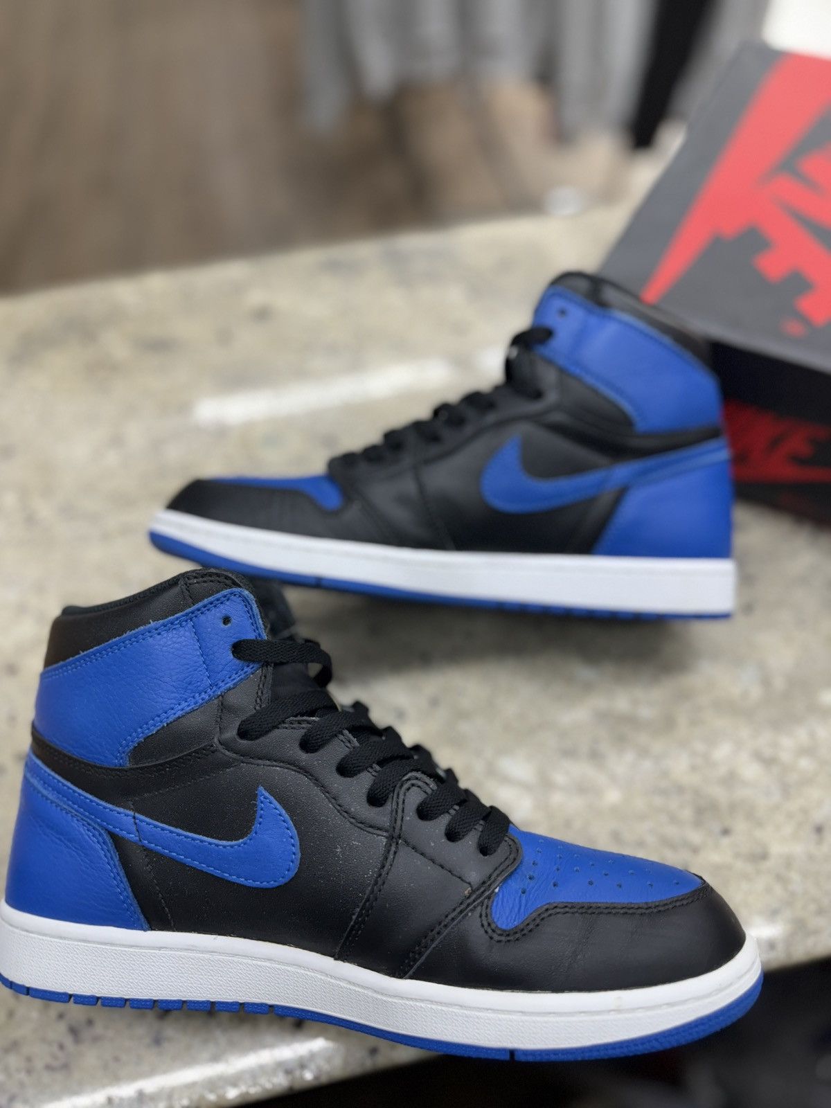 Jordan Brand Jordan 1 Retro Royals Size US 10.5 / EU 43-44 - 2 Thumbnail