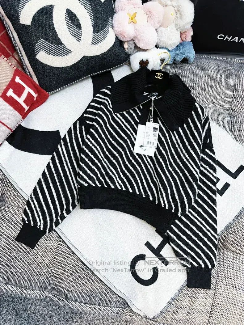Chanel Chanel 21B black and white cashmere sweater oblique stripe Size S / US 4 / IT 40 - 3 Thumbnail