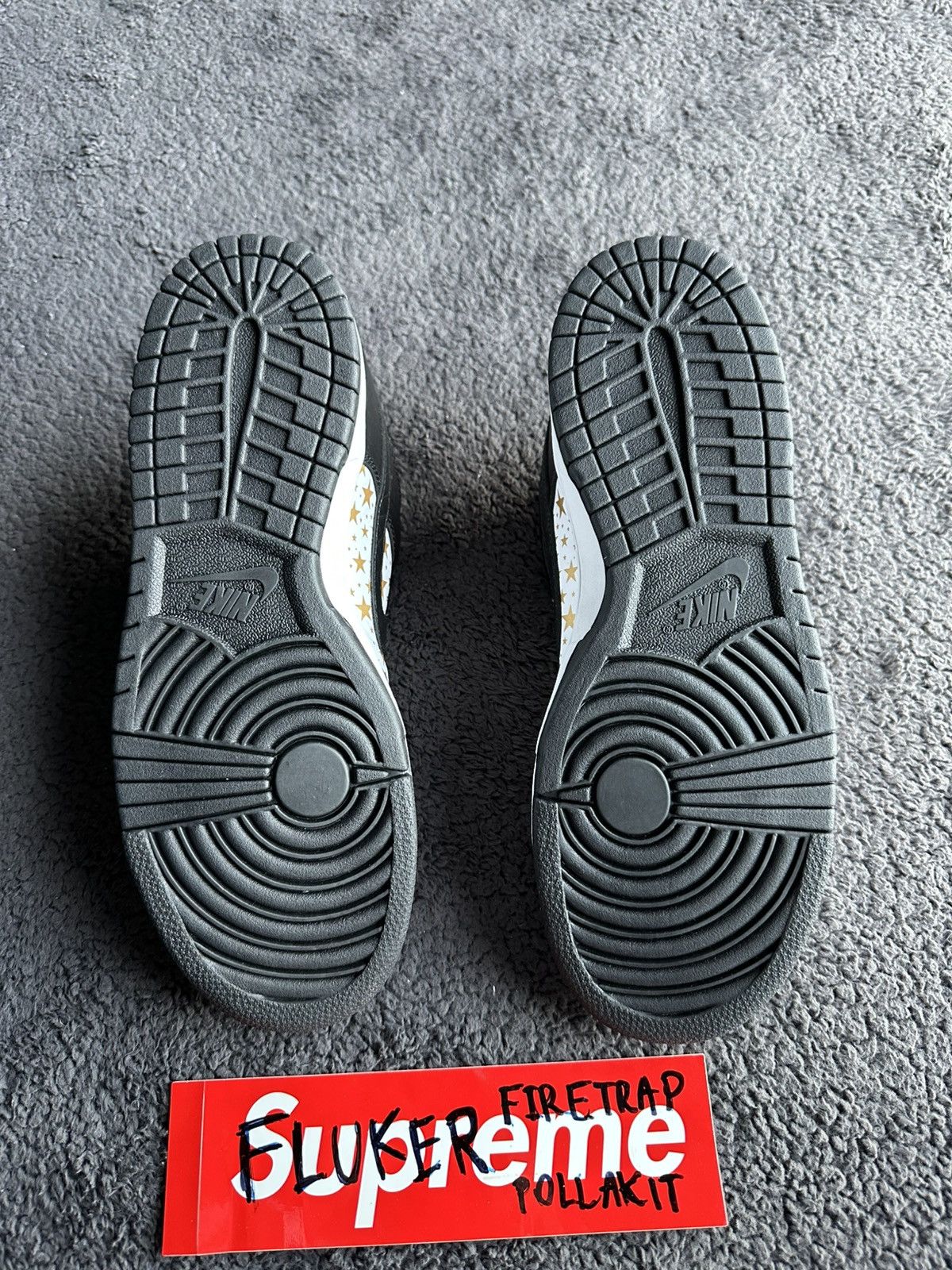 Nike × Supreme Nike SB Dunk Low Supreme Stars Black (2021) Size US 10 / EU 43 - 6 Thumbnail