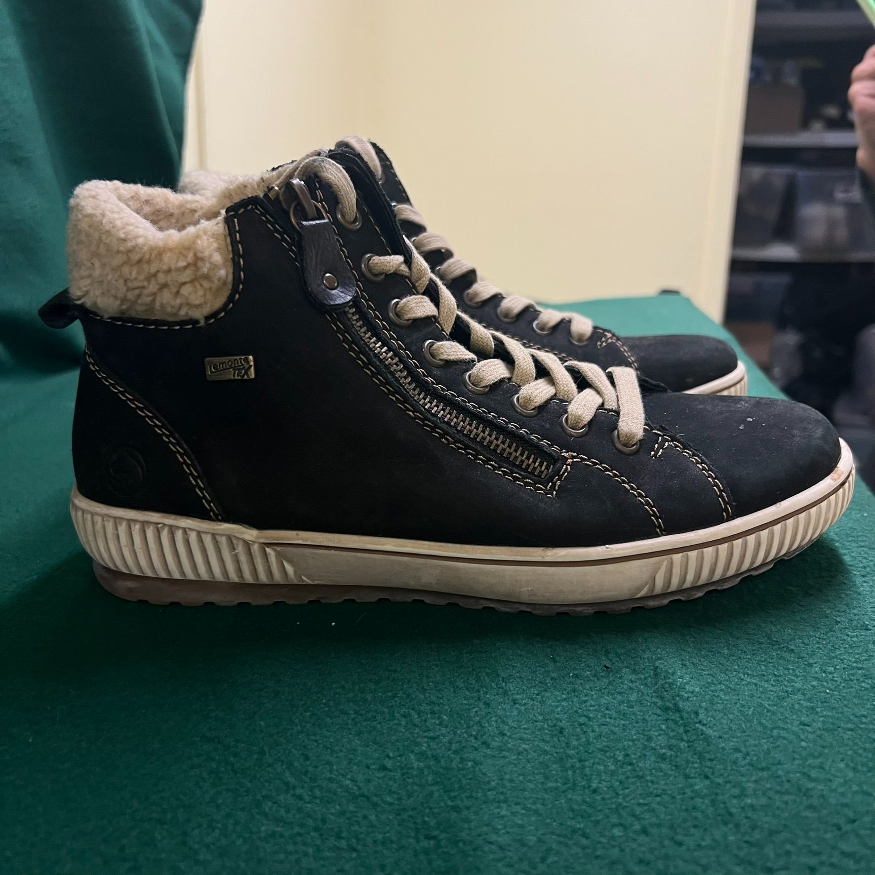 Other Remonte Women's Black Leather US 8.5 High-Top Sneakers With Size US 8.5 / IT 38.5 - 3 Thumbnail