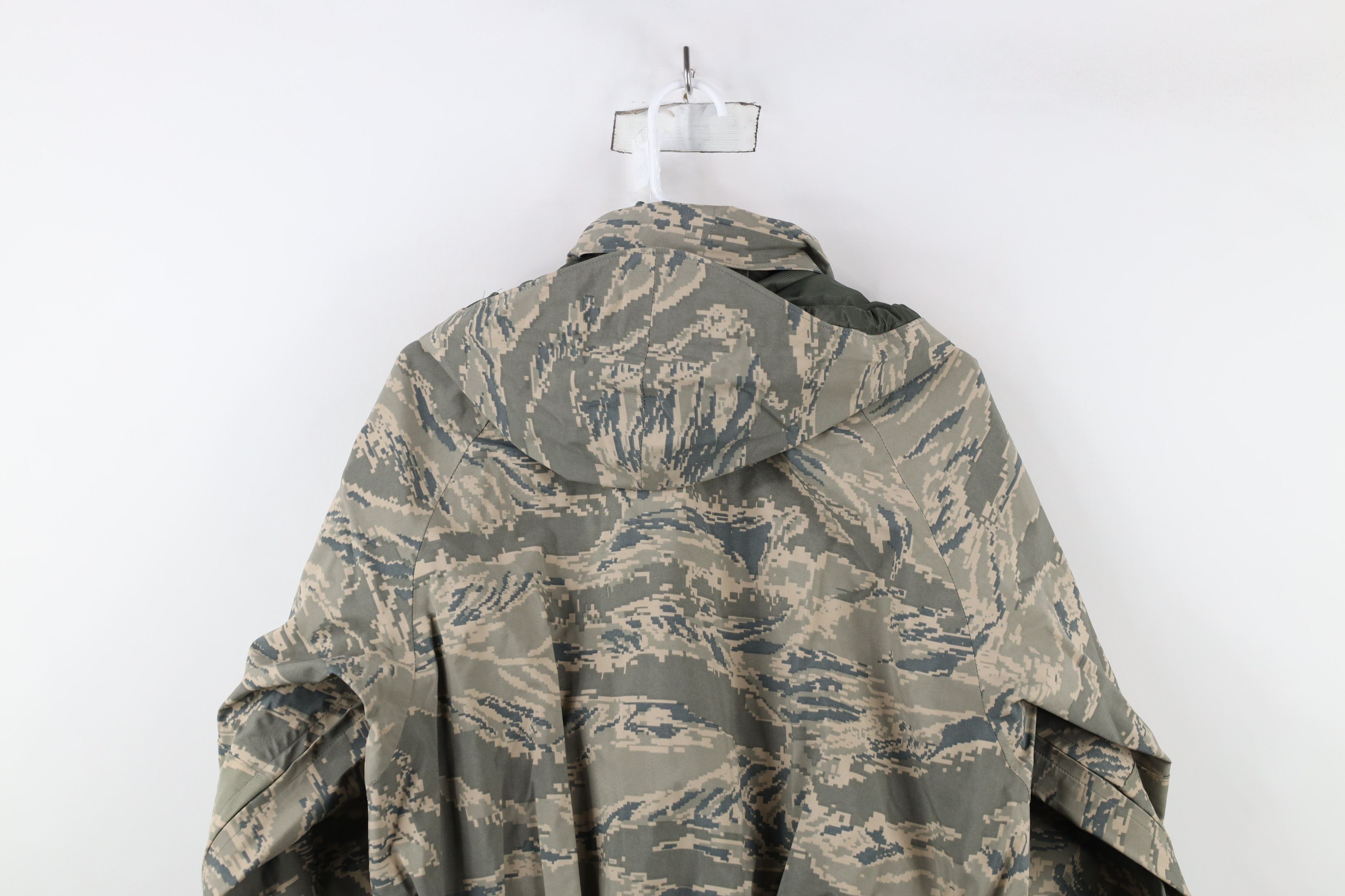 Vintage Vintage USGI Waterproof Tiger Stripe Camouflage Jacket USA Size US M / EU 48-50 / 2 - 14 Thumbnail