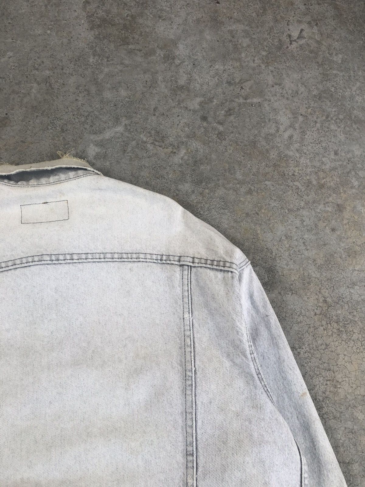 Levi's Vintage 80’s Levis Denim Jacket Distressed Size US L / EU 52-54 / 3 - 13 Thumbnail