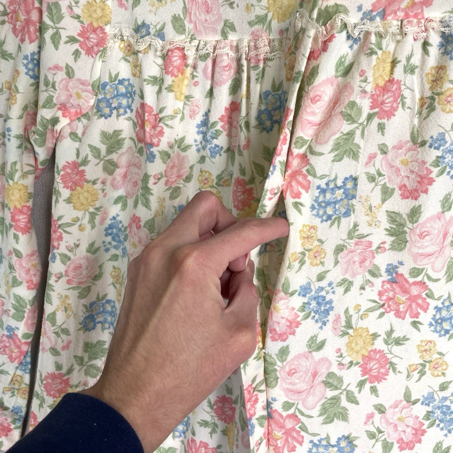 Vintage VINTAGE Katz Nightgown Small Floral Flannel Roses Coat Ruffle Lace 70s Size ONE SIZE - 4 Thumbnail