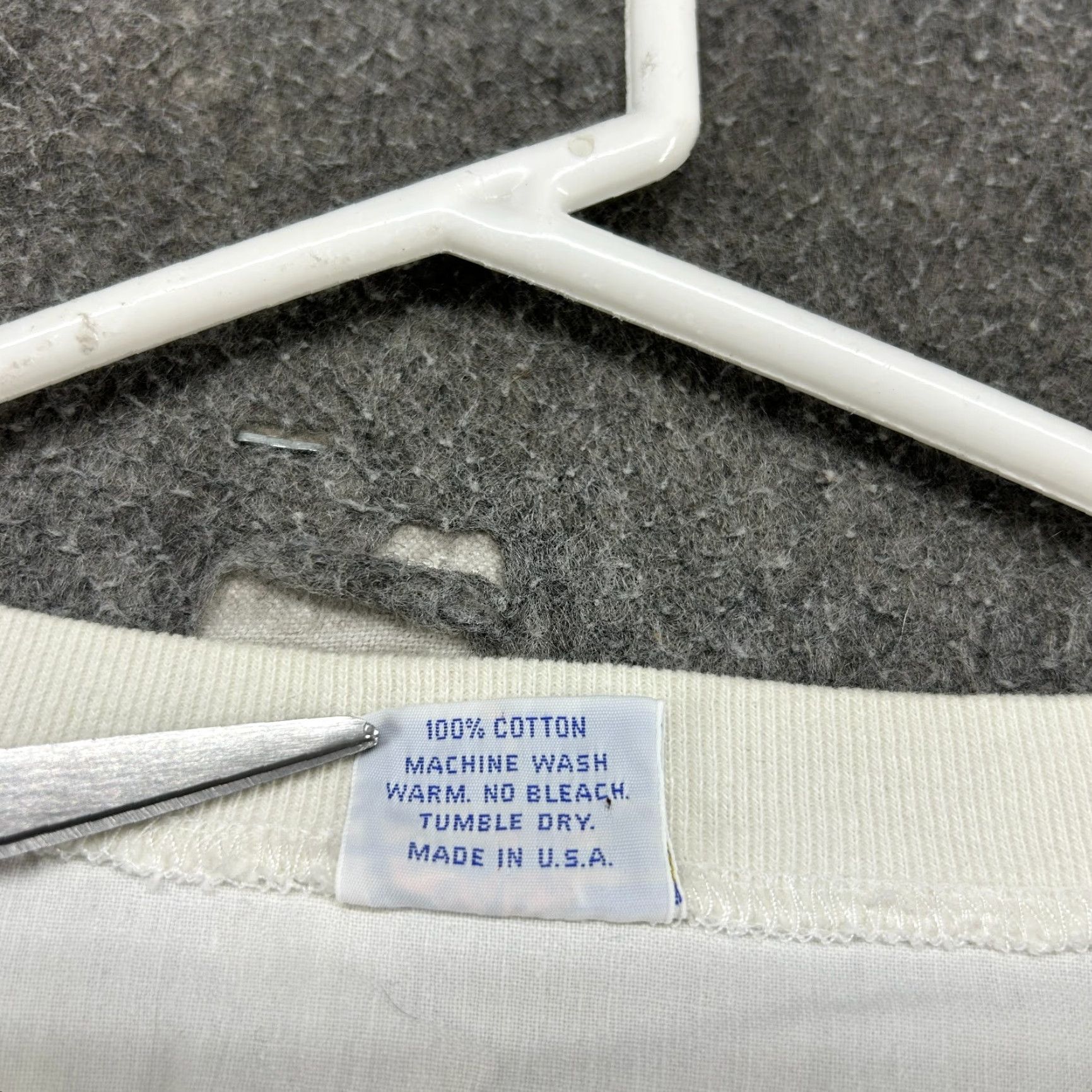 Vintage VINTAGE Crazy Shirts Sweatshirt Men XL White Nike USA 90s Crew Neck Long Sleeve Graphic Print Logo Pullover Cotton Fleece USA Men XL White 90s Size US XL / EU 56 / 4 - 5 Thumbnail
