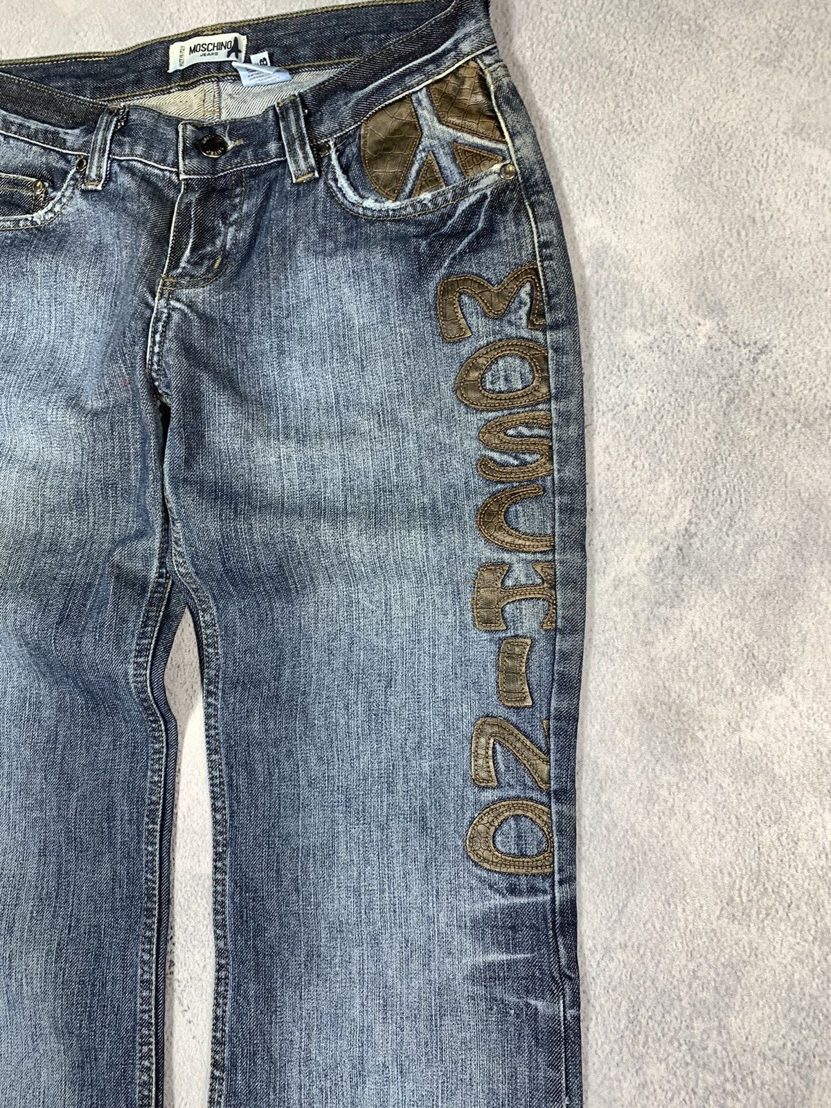 Japanese Brand × Moschino × Vintage Vintage Y2K Moschino Low rise faded denim jeans streetwear Size 28" / US 6 / IT 42 - 4 Thumbnail