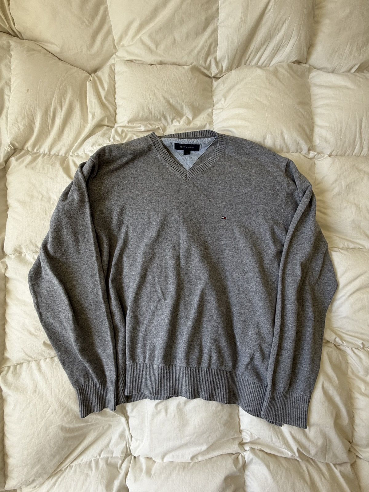 Tommy Hilfiger V-neck light knit sweater Size US L / EU 52-54 / 3 - 2 Thumbnail