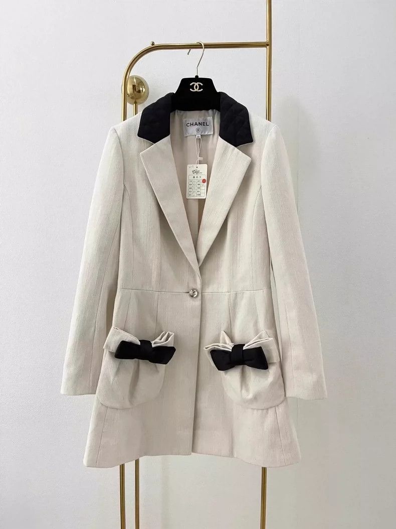 Chanel Chanel Beige bow mid-length jacket Size M / US 6-8 / IT 42-44 - 1 Thumbnail