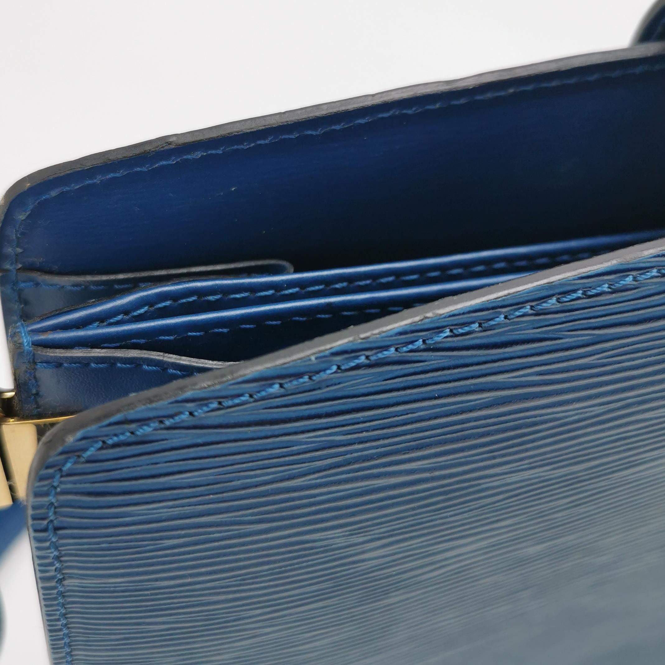 Louis Vuitton Louis Vuitton (LV) Cluny cowhide solid color water ripple f Size ONE SIZE - 3 Thumbnail