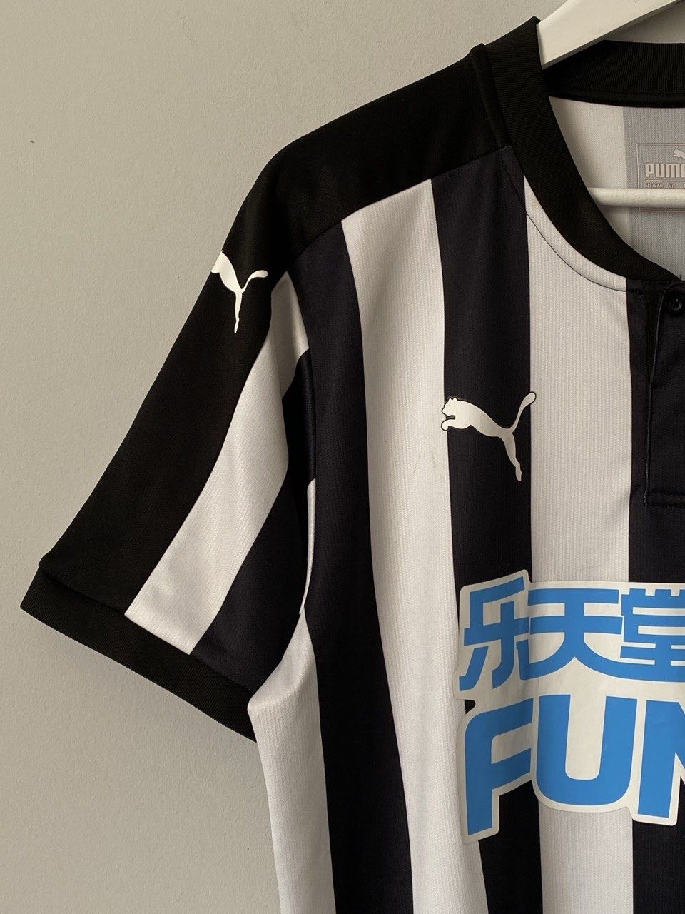 Puma Puma Newcastle United 2017/18 Home Soccer Jersey Size US L / EU 52-54 / 3 - 4 Thumbnail