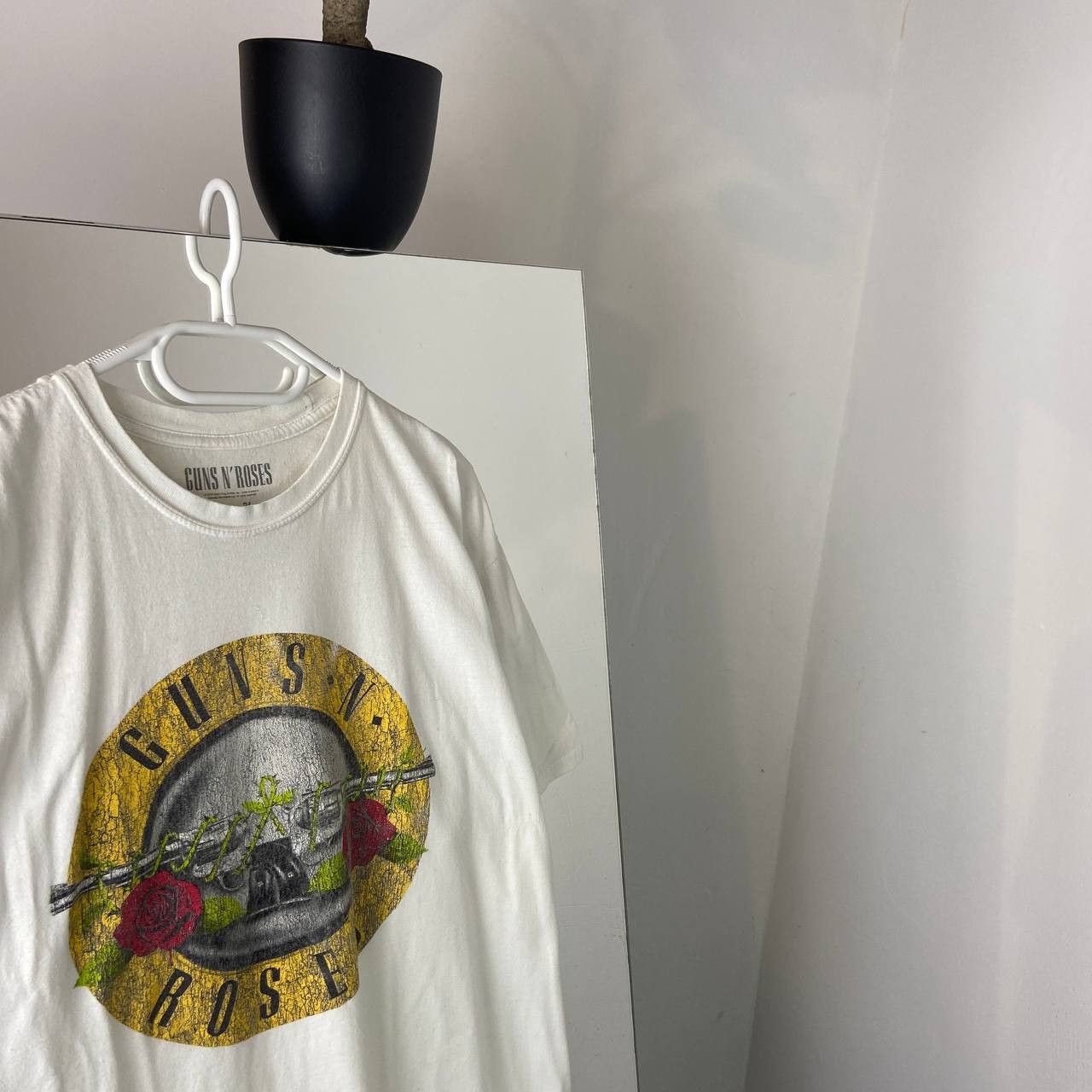 Band Tees Guns N Roses Vintage Big Logo Rock Band T-Shirt Size US XL / EU 56 / 4 - 1 Thumbnail