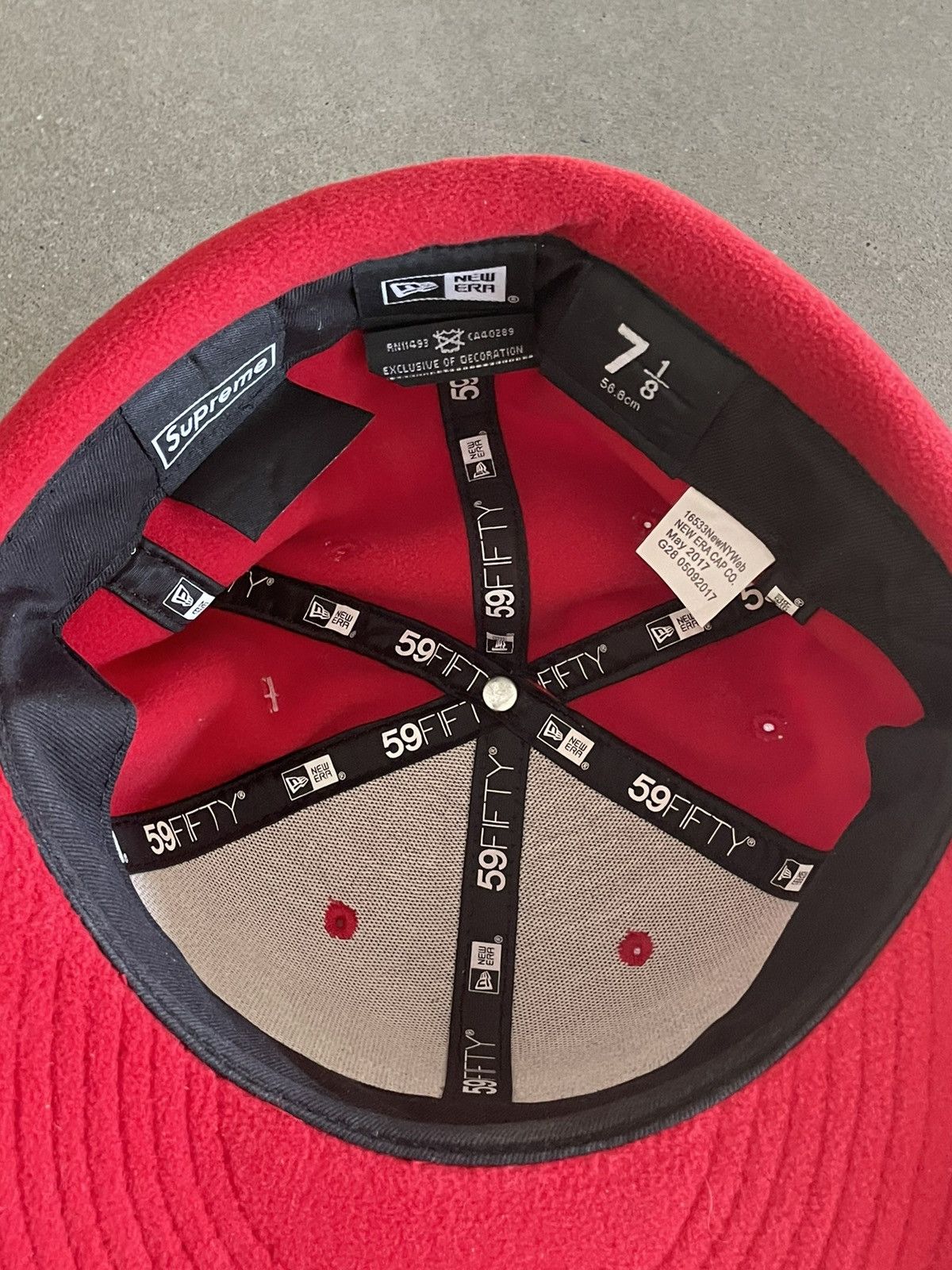 New Era × Polartec × Supreme NWT: F/W 2017 Supreme x Polartec Ear-Flap Fitted "Red" 7 1/8 Size ONE SIZE - 3 Thumbnail