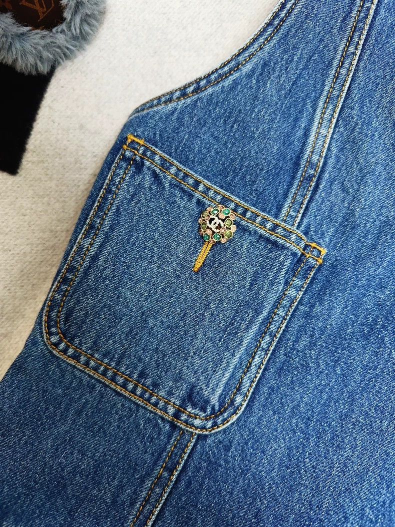 Chanel Chanel 22k jewel buckle blue denim sleeveless dress Size XXS / US 00 / IT 34 - 4 Thumbnail