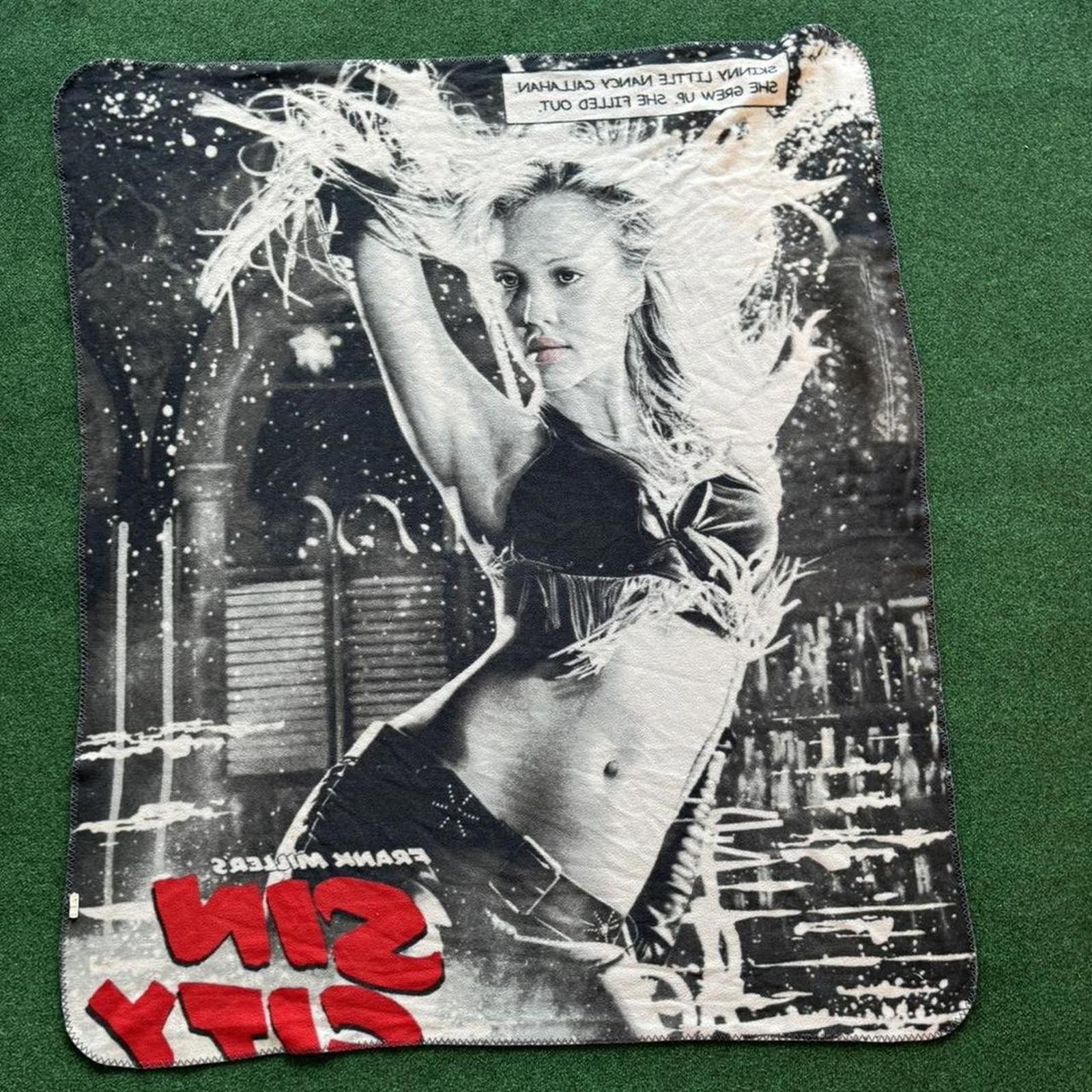 Other Sin City Frank Miller Black And White Fleece Throw Blanket Size ONE SIZE - 3 Thumbnail