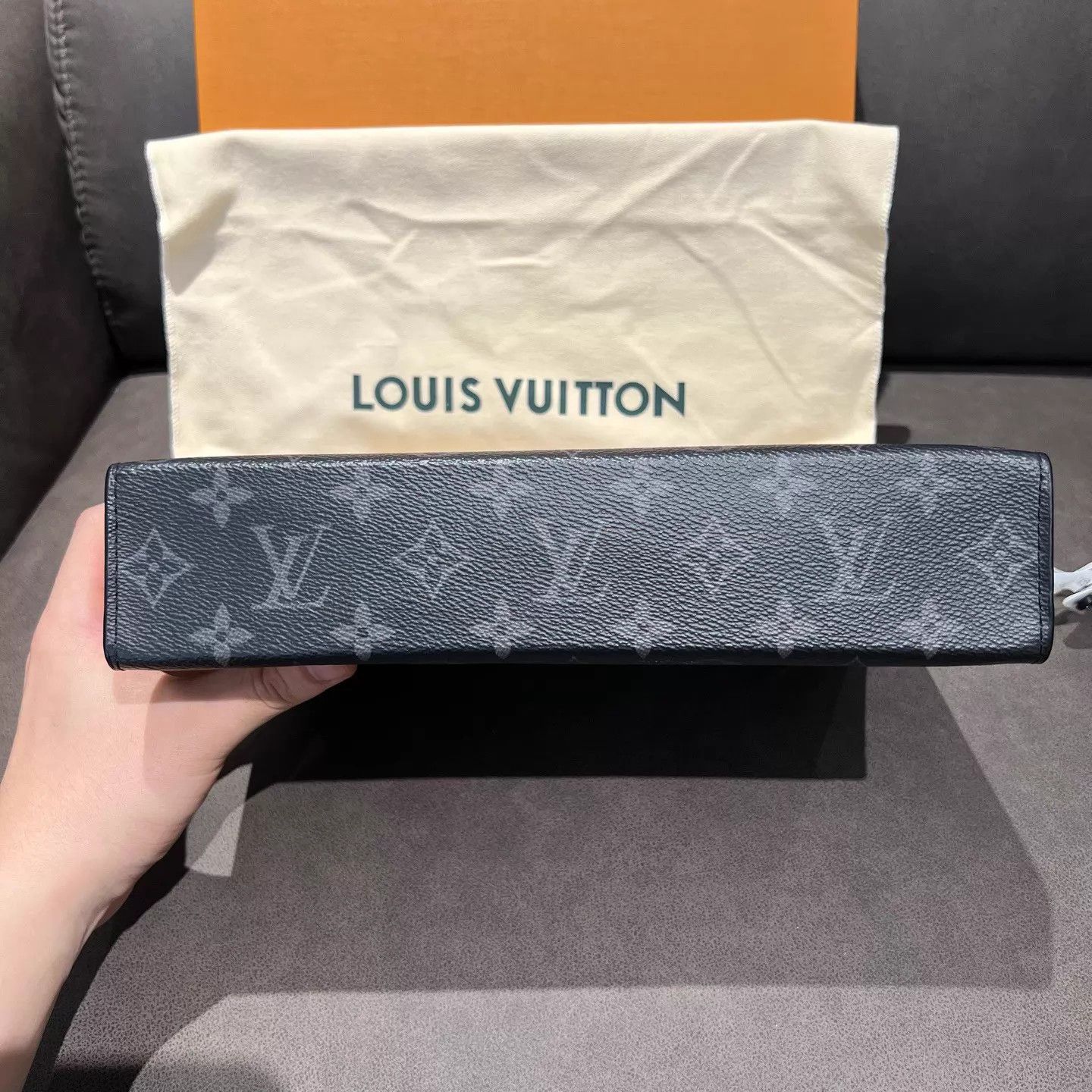 Louis Vuitton Louis Vuitton LV Toiletry Pouch Original Box Size ONE SIZE - 4 Thumbnail