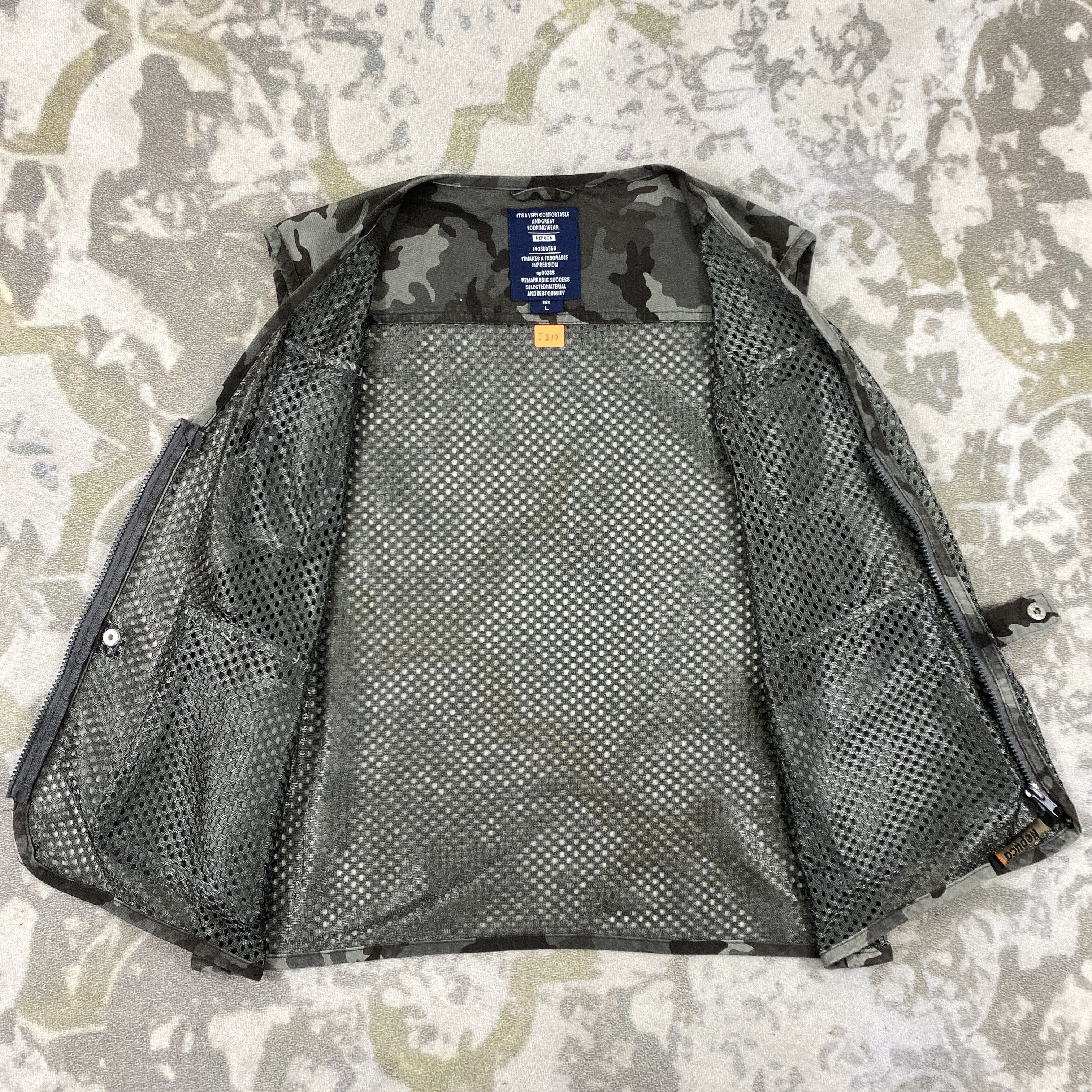 Japanese Brand Vintage Japanese Brand Nepuca Oudoor Camo Vest- J277 Size US XS / EU 42 / 0 - 3 Thumbnail