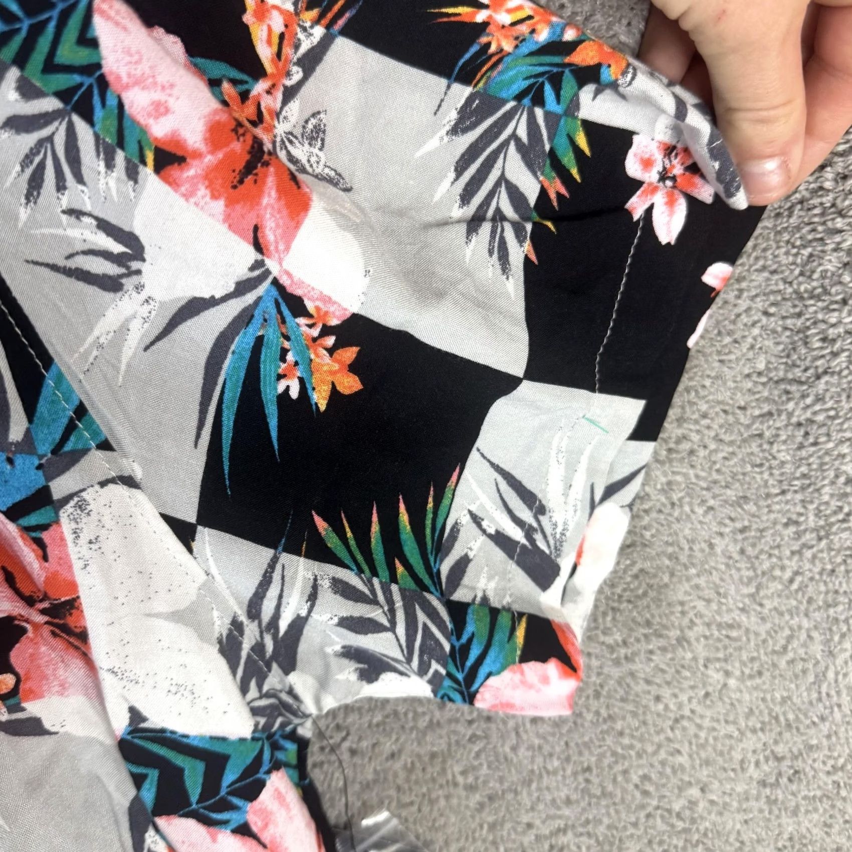 Vintage No Boundaries Shirt Mens L Gray Floral Hawaiian Resort Button Front Tropical Size US L / EU 52-54 / 3 - 3 Thumbnail
