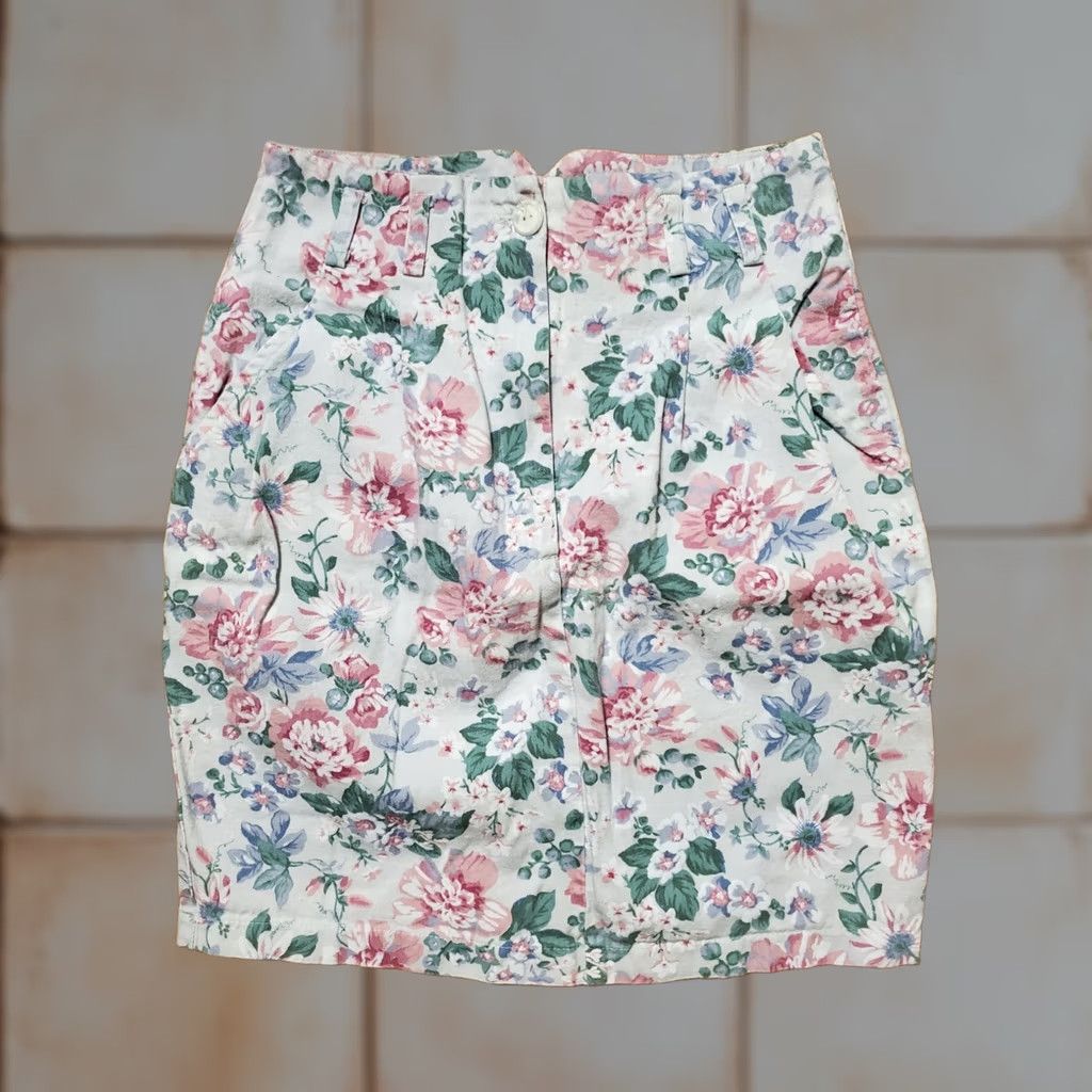 Vintage VINTAGE Best American Clothing Skirt Womens Size 7/8 Floral Cotton USA Made Knee Length A-Line White with Pockets Slit Button Closure All Seasons Size 28" / US 6 / IT 42 - 1 Thumbnail