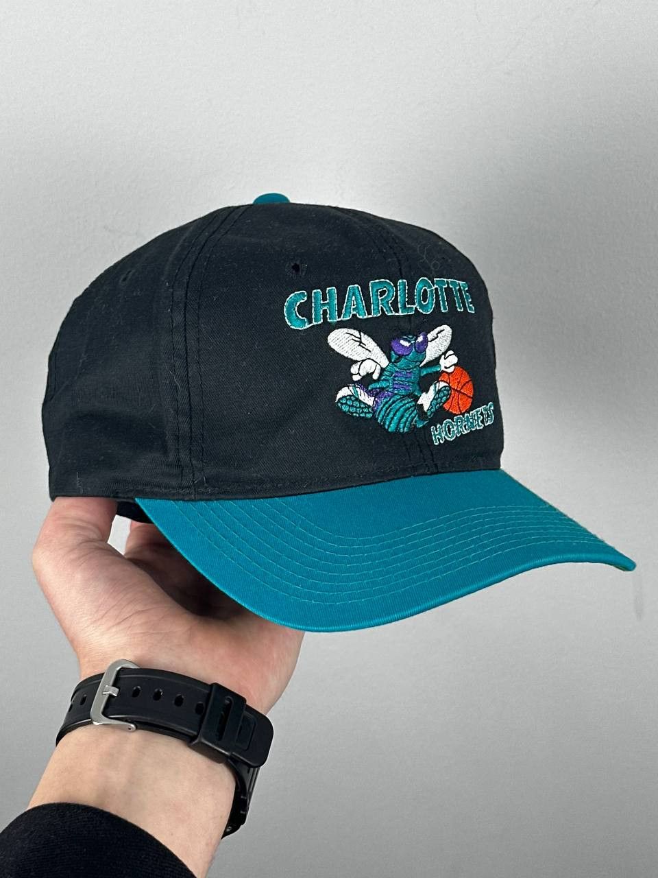 Vintage VINTAGE CHARLOTTE HORNETS SNAPBACK CAP Size ONE SIZE - 1 Thumbnail