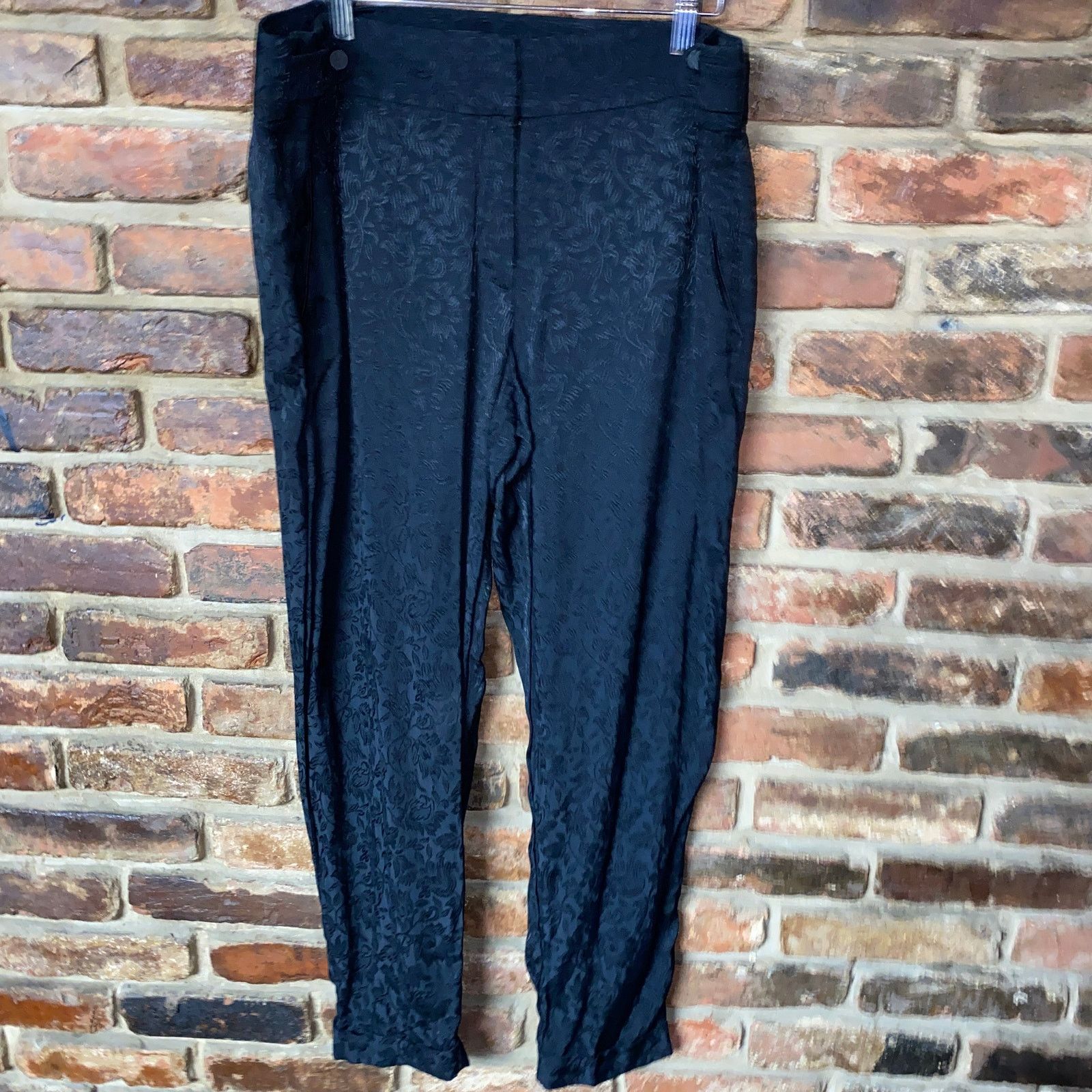 Loft Ann Taylor LOFT Black Floral Lace Texture Chino Pants 12 Size 34" / US 12 / IT 48 - 1 Thumbnail