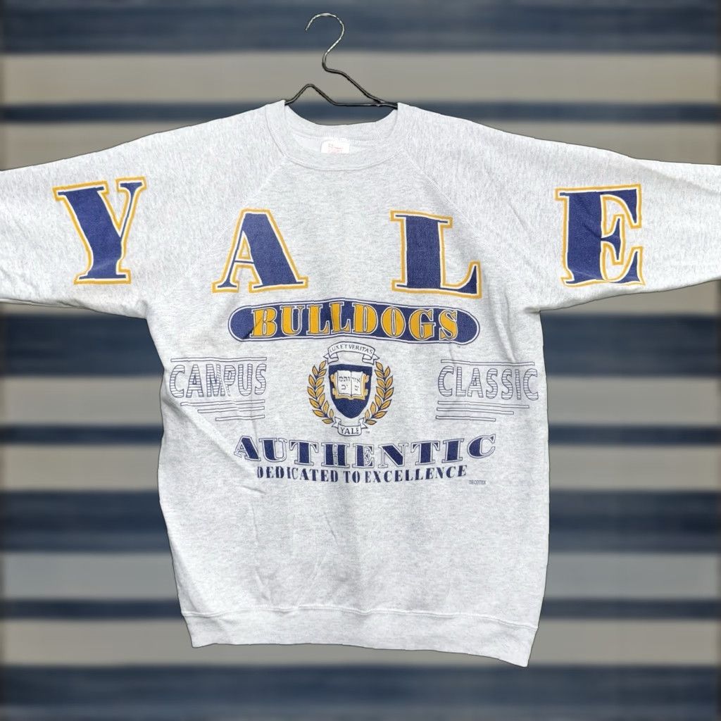 Fruit Of The Loom VINTAGE Yale Bulldogs Sweatshirt Mens 2XL Crewneck Gray 80s AOP Graphic Print Yale University Football Spirit Mens Size US XXL / EU 58 / 5 - 1 Thumbnail