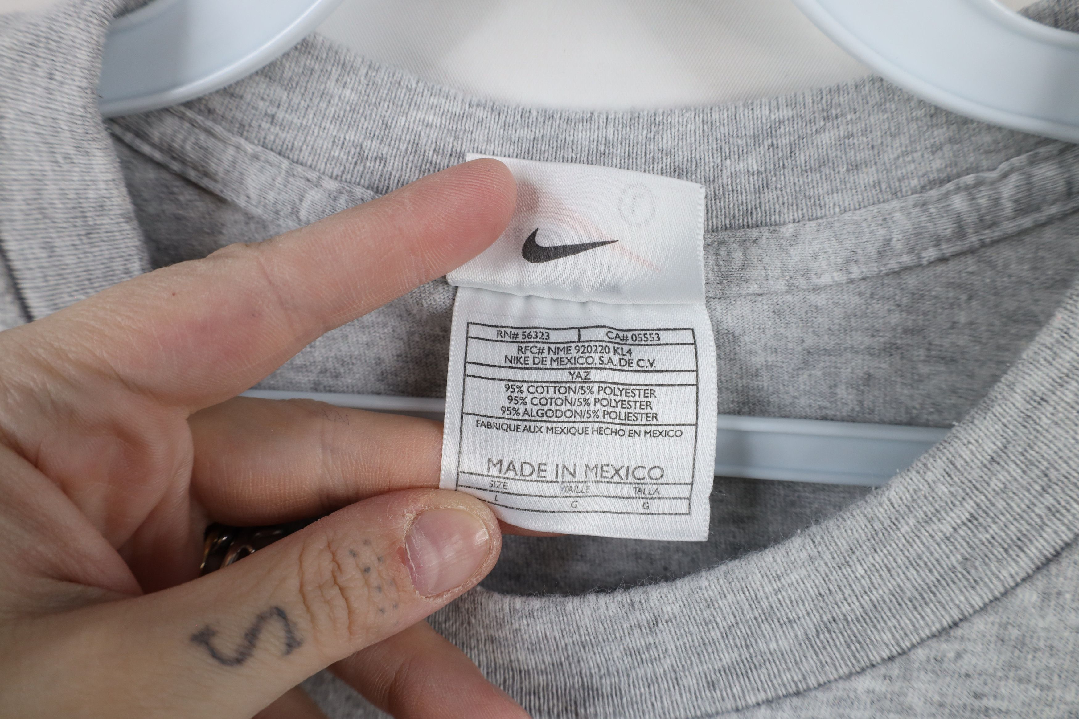 Nike × Vintage Vintage 90s Nike Travis Scott Center Swoosh T-Shirt Gray Size US L / EU 52-54 / 3 - 7 Thumbnail