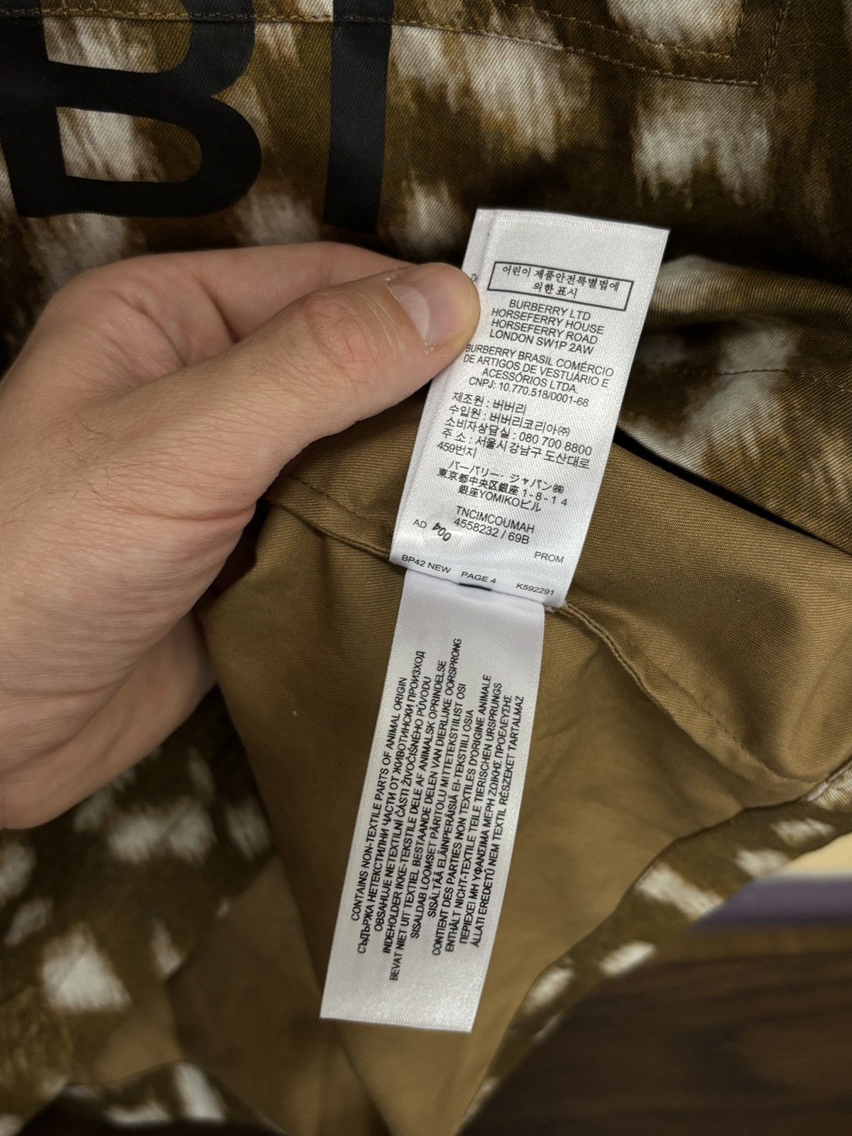 Burberry Burberry F/W2019 Runway Zip Shirt Why Did They Kill Bambi Size US XS / EU 42 / 0 - 13 Thumbnail