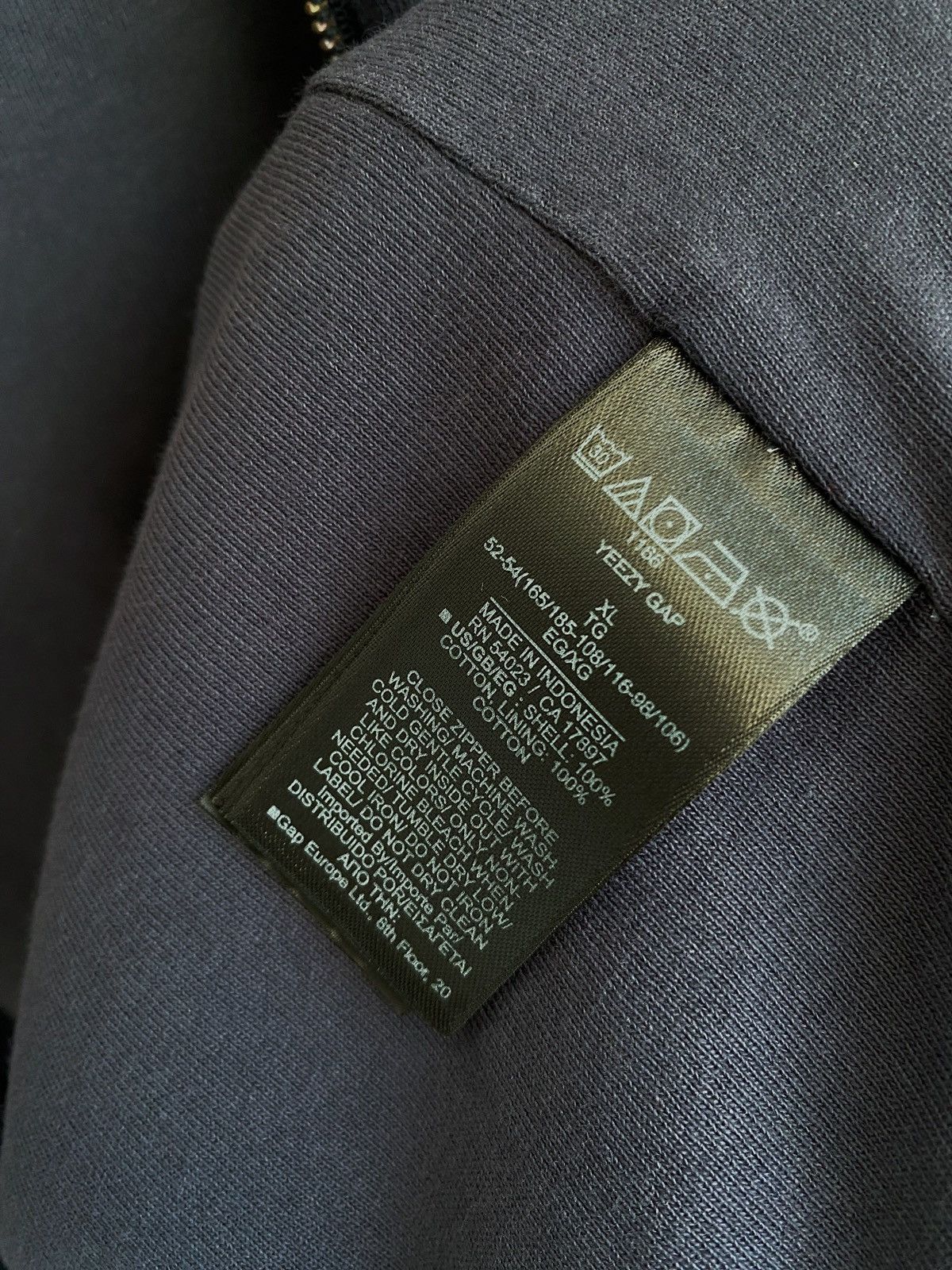 Balenciaga × Gap × Kanye West Yeezy Gap engineered by Balenciaga Zip Up Hoodie Size US XL / EU 56 / 4 - 15 Thumbnail