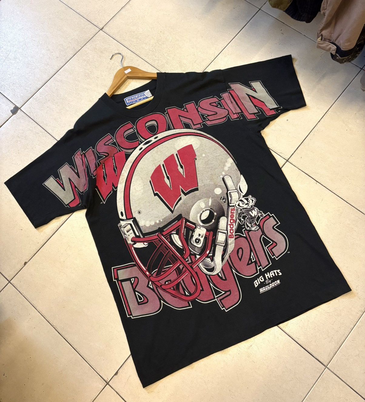 NFL Vintage NFL Wisconsin Badgers Shirt 🔥 Size US XL / EU 56 / 4 - 1 Thumbnail