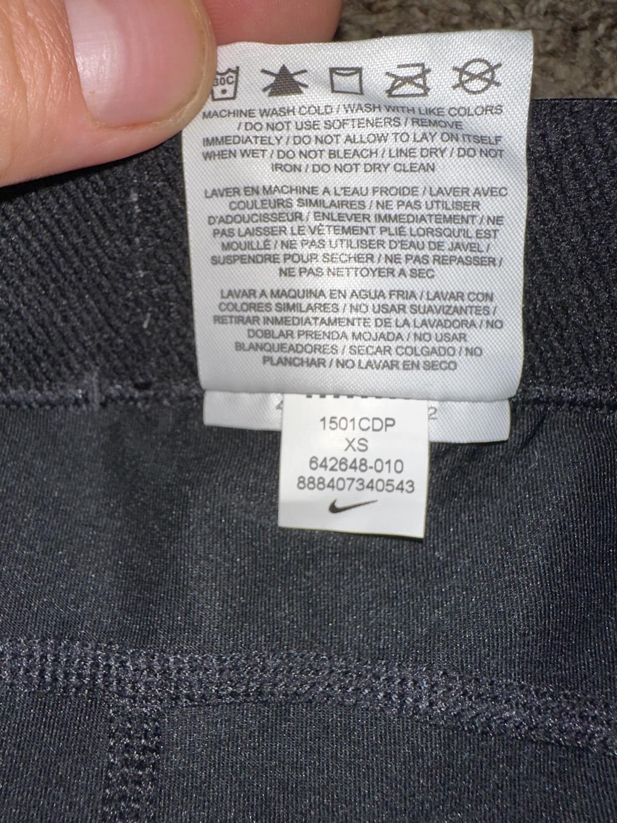 Nike Nike Women's 11.0" Compression Yoga/Gym Black Shorts Size 26" / US 2 / IT 38 - 5 Thumbnail