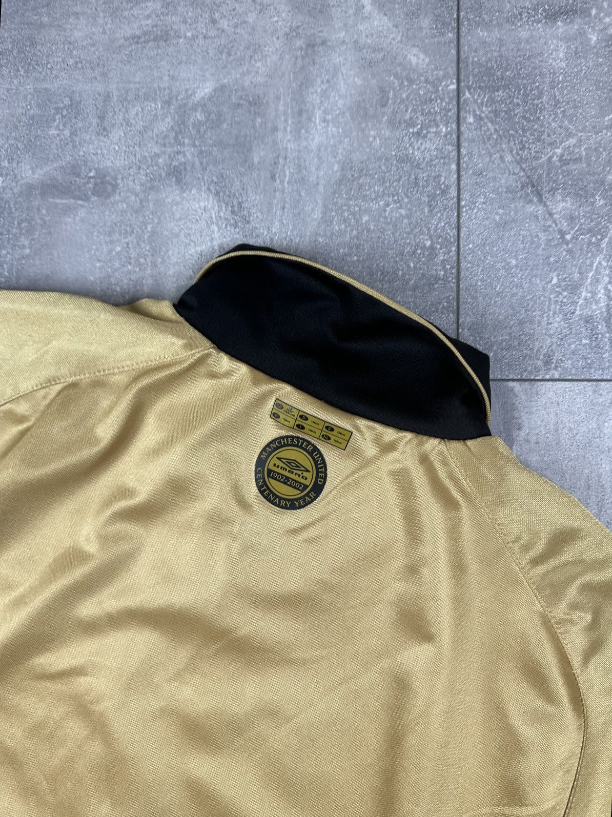 Umbro Umbro Manchester United Reversible 2001/02Away Retro Jersey Size US XS / EU 42 / 0 - 15 Thumbnail