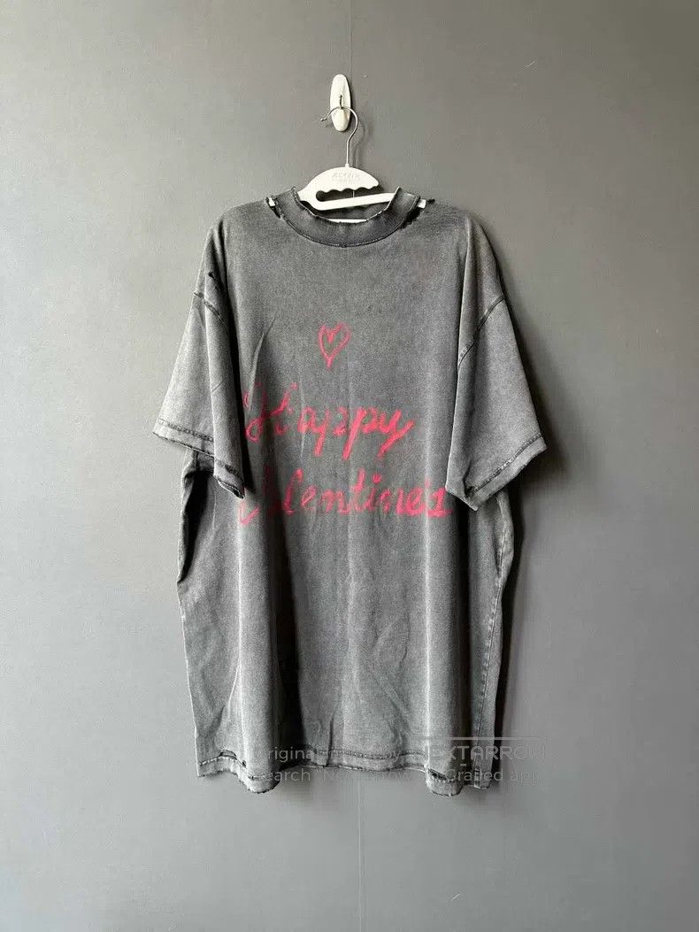 Balenciaga Balenciaga Valentine's Day short sleeve Size US M / EU 48-50 / 2 - 1 Thumbnail