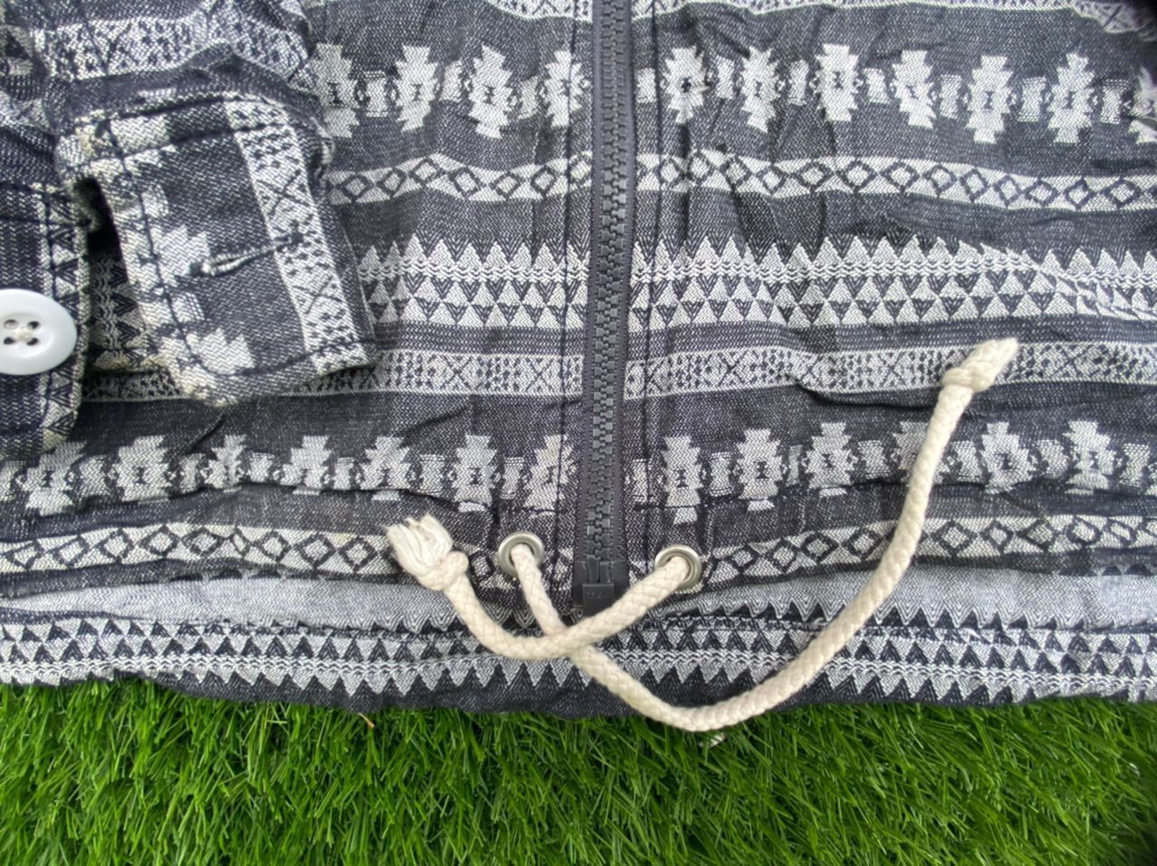 Designer × Japanese Brand Rare 🔥 Z-Surf Hooded Zipper Navajo Design Size US M / EU 48-50 / 2 - 5 Thumbnail