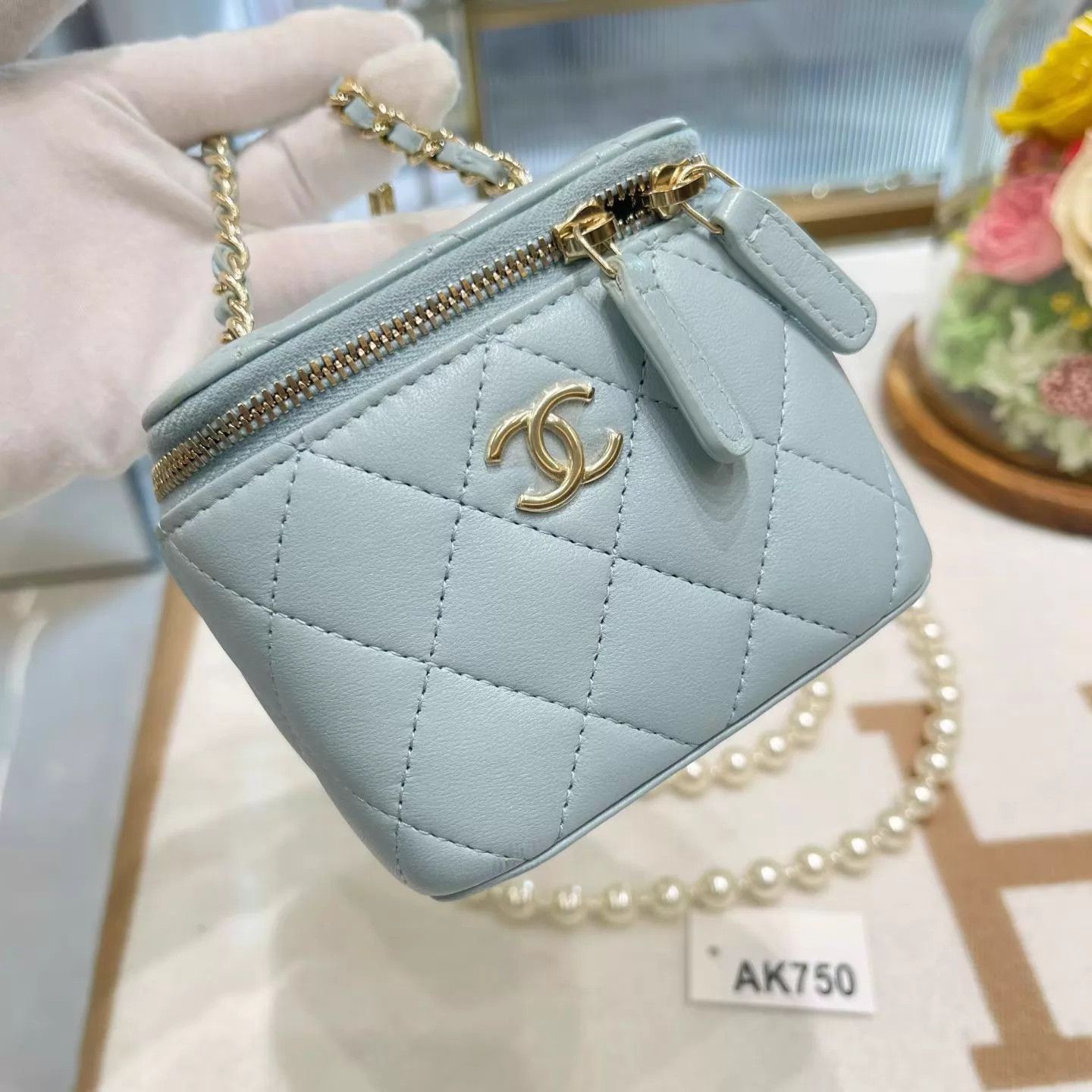 Chanel Chanel 22P Box Pouch Blue w/ Mirror Gold Pearl Leather Chain Size ONE SIZE - 7 Thumbnail