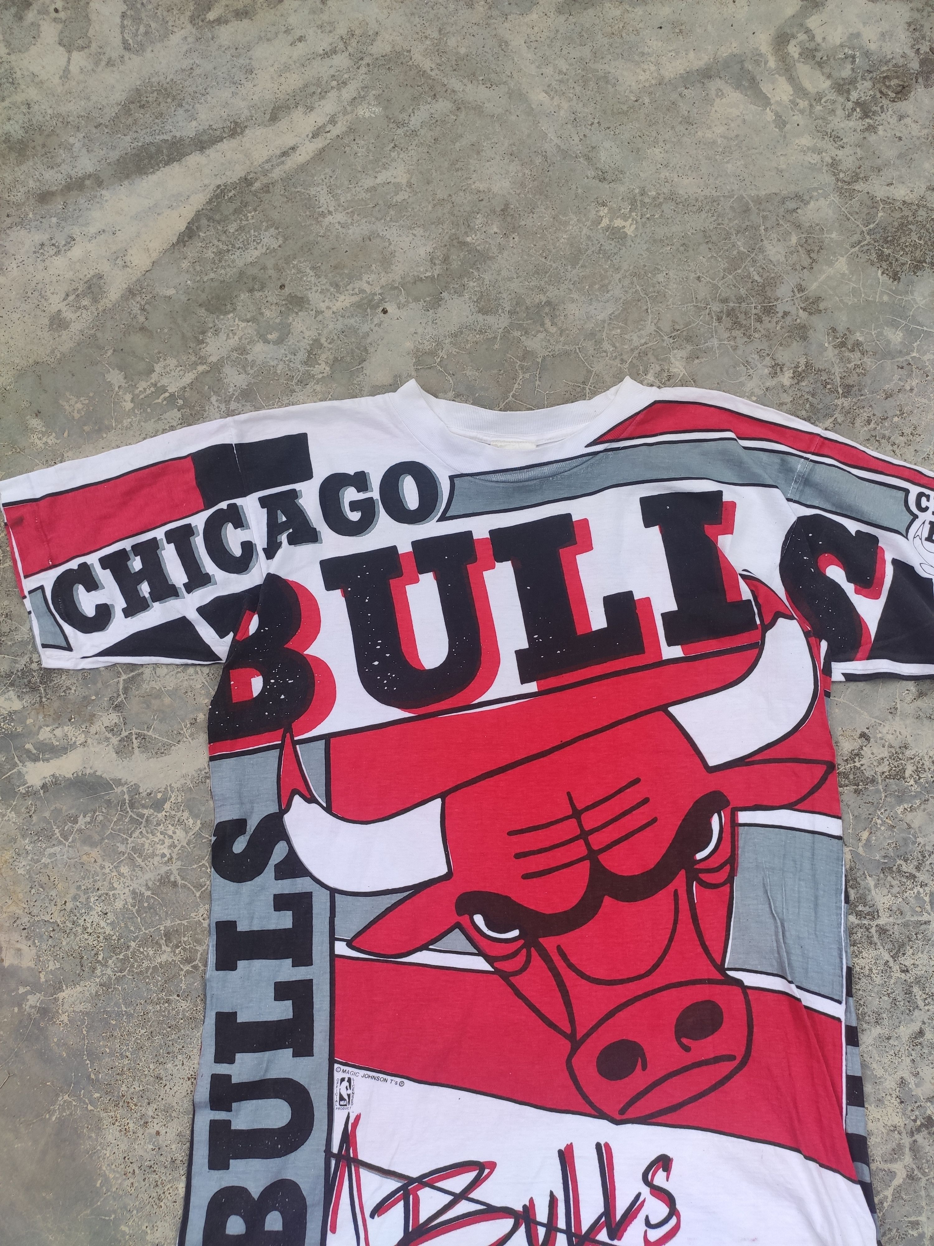 NBA 🔥 Vtg 90s Vintage Chicago Bulls Magic Johnson t shirt NBA Size US M / EU 48-50 / 2 - 2 Thumbnail