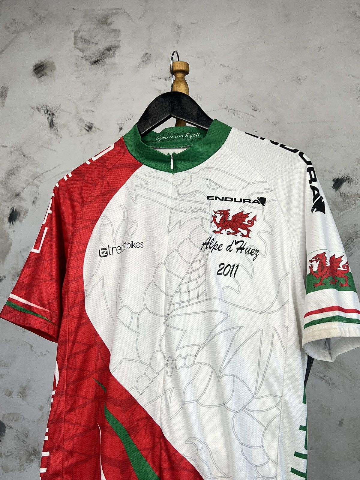 Vintage 2011 Endura Cymru Wales Cycling Jersey Size L Size US L / EU 52-54 / 3 - 2 Thumbnail