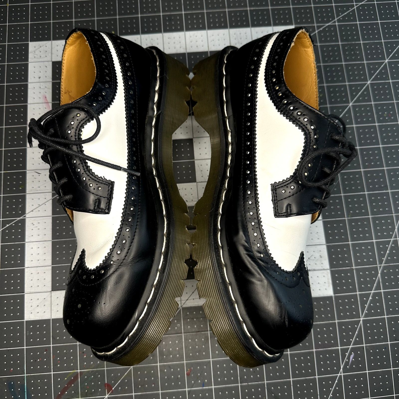 Dr. Martens Dr Martens Brogue Shoe Size US 8 / EU 41 - 4 Thumbnail