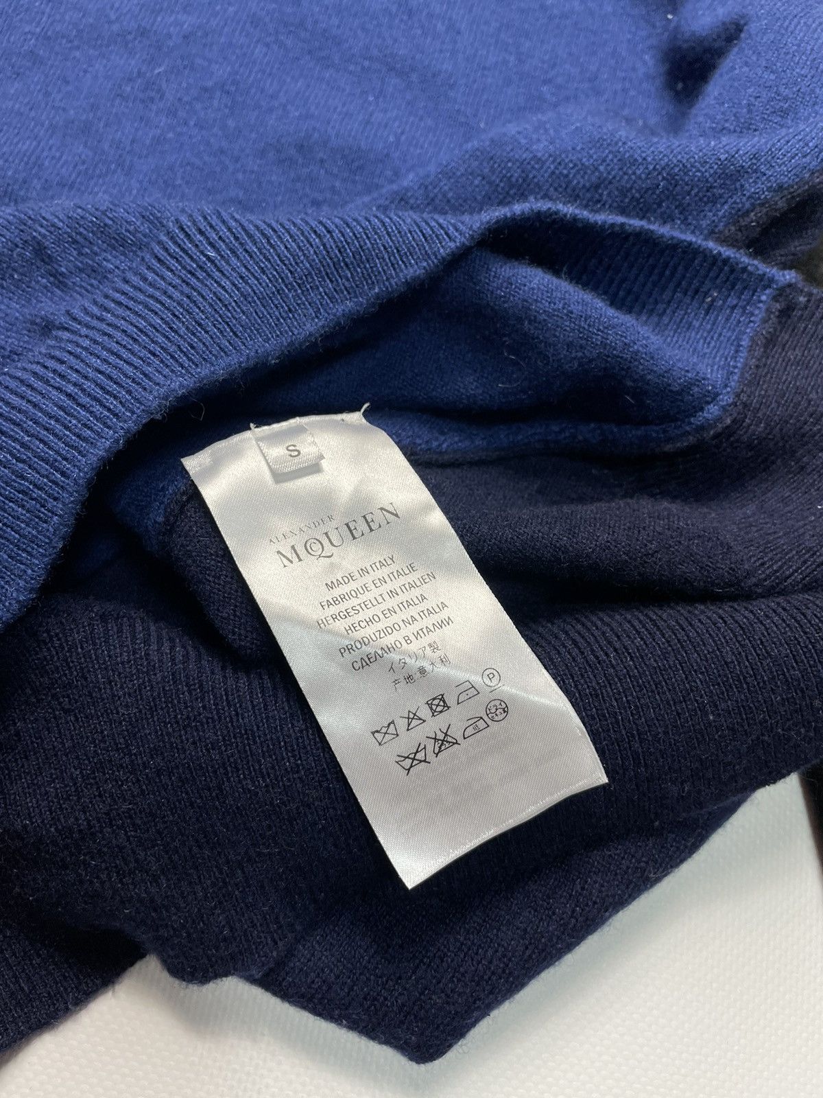 Alexander McQueen Alexander McQueen Silk Cashmere V-Neck Sweater S Size US S / EU 44-46 / 1 - 3 Thumbnail