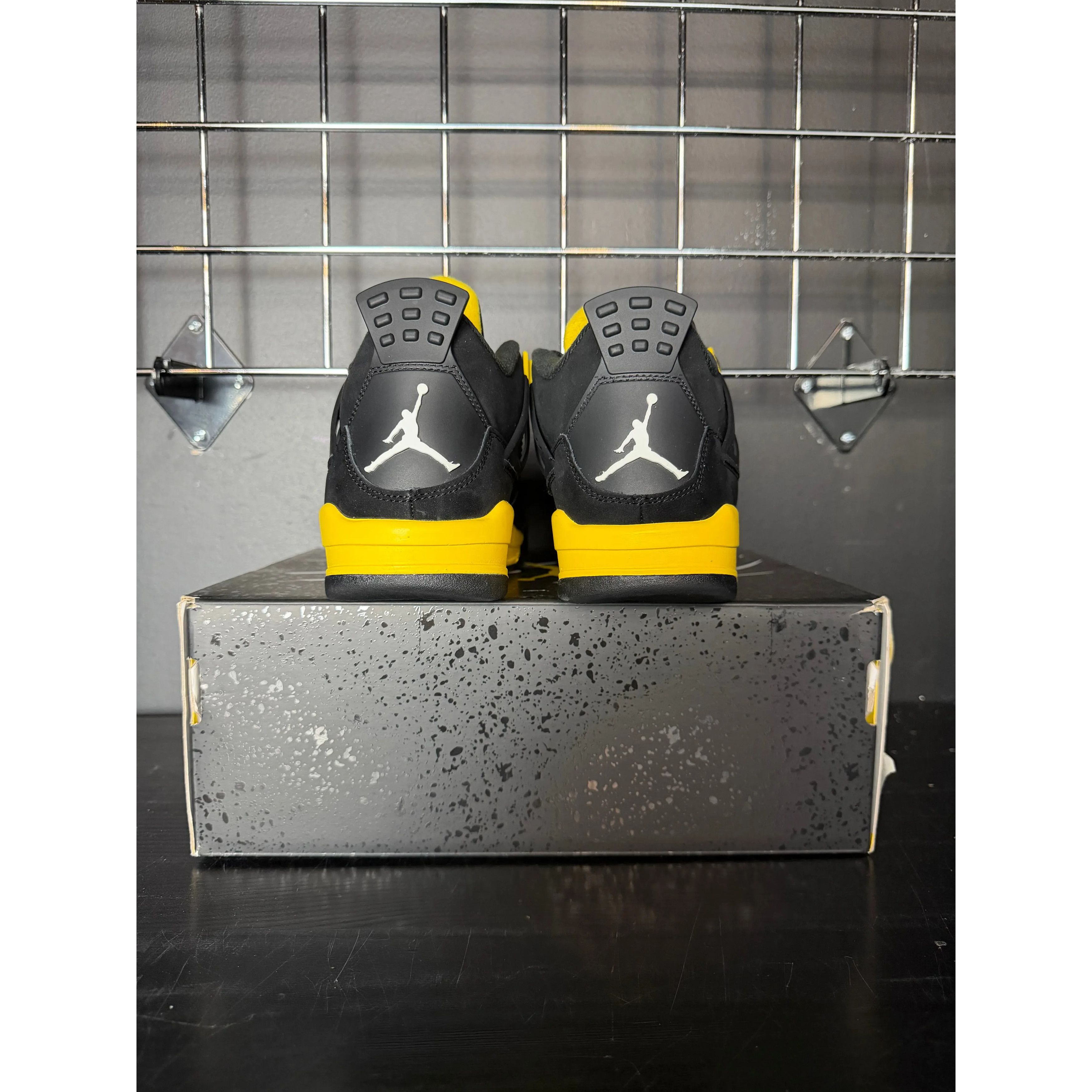 Jordan Brand Air Jordan 4 Retro "Thunder" (2023) (GS) **PRE-OWNED** - Size 7 Size US 7 / EU 40 - 5 Thumbnail