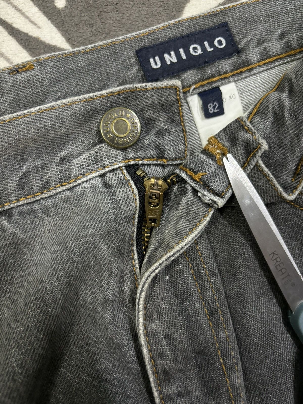 Uniqlo Vintage 90s Uniqlo Dirty Faded Loose Taper Ripped Jeans Size US 32 / EU 48 - 4 Thumbnail