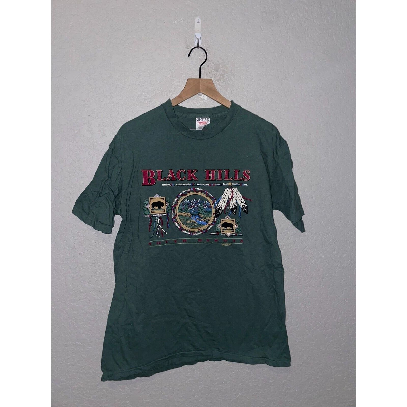 Vintage Vintage Black Hills Shirt South Dakota Native Tee VTG 90s Size US L / EU 52-54 / 3 - 1 Thumbnail