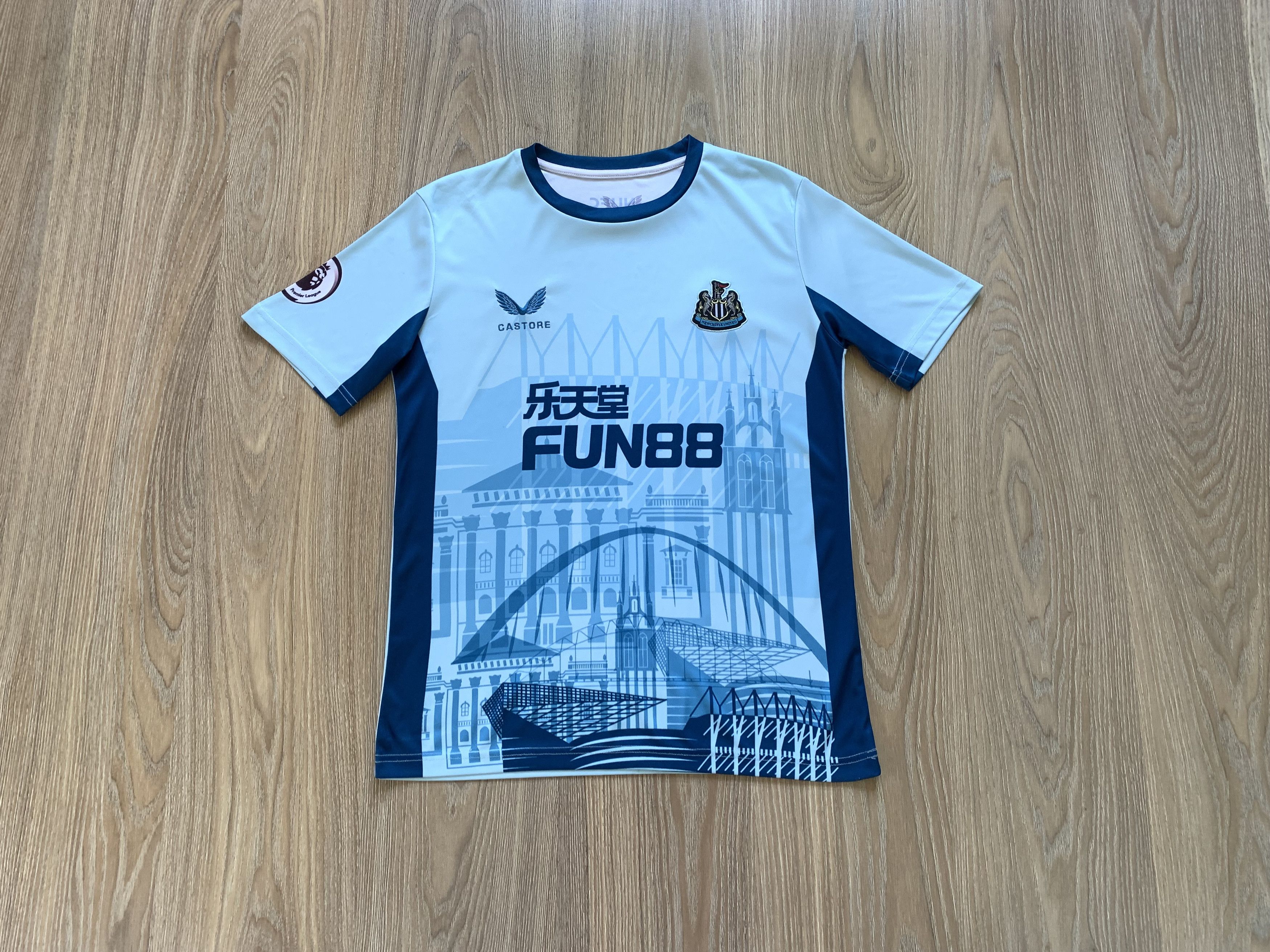 Castore Castore Newcastle United Pre Match Football Shirt 2022 Size US S / EU 44-46 / 1 - 7 Thumbnail