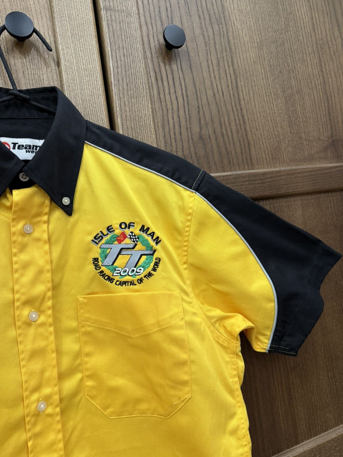 Formula 1 Team Wear Isle of man TT 2009 Racing Button Up Shirt Size US XS / EU 42 / 0 - 6 Thumbnail