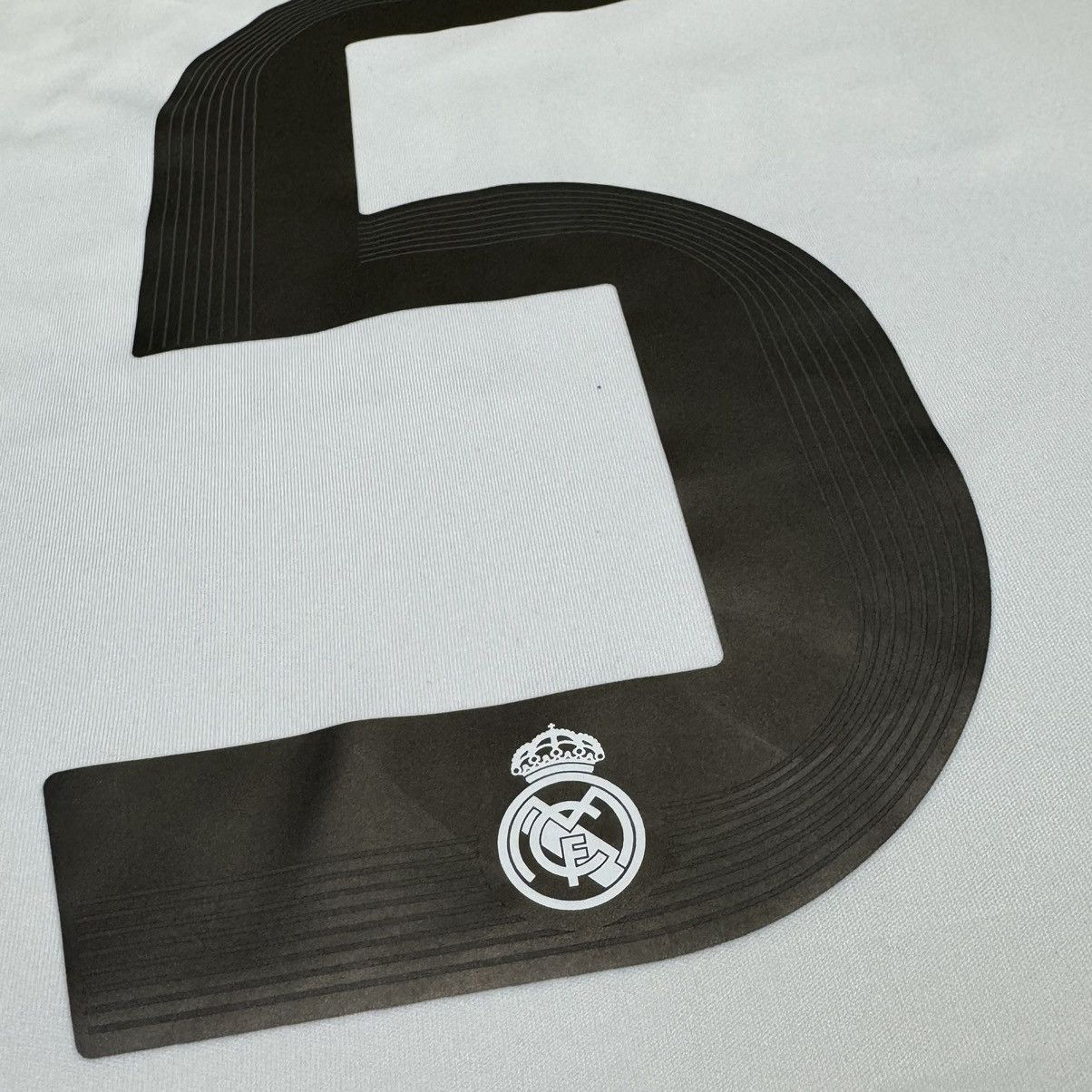Adidas Real Madrid 25/26 C/L home shirt #5 Bellingham (bnwt) Size US M / EU 48-50 / 2 - 7 Thumbnail